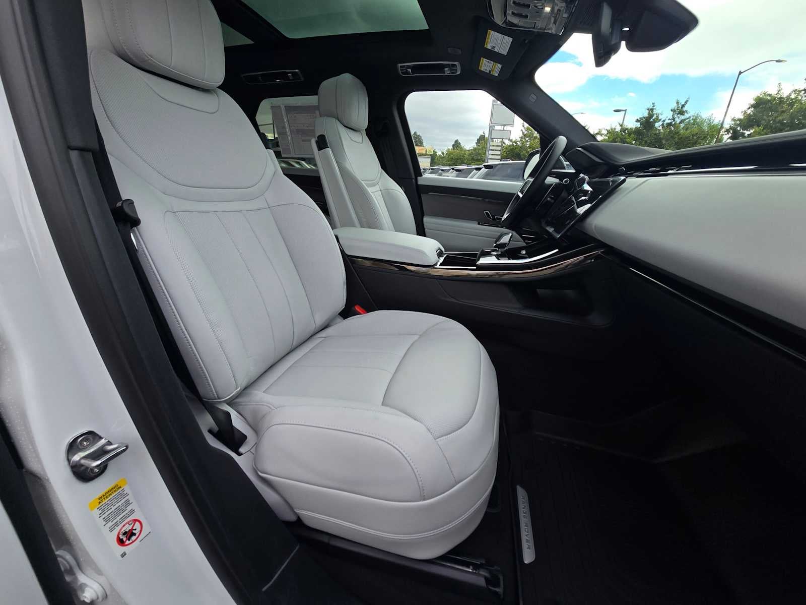 2026 Land Rover Range Rover Sport SE
