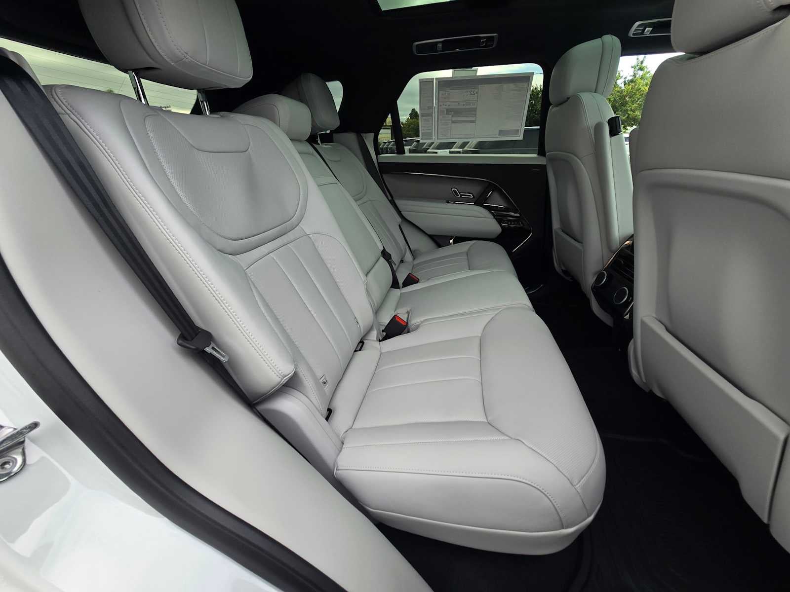2026 Land Rover Range Rover Sport SE