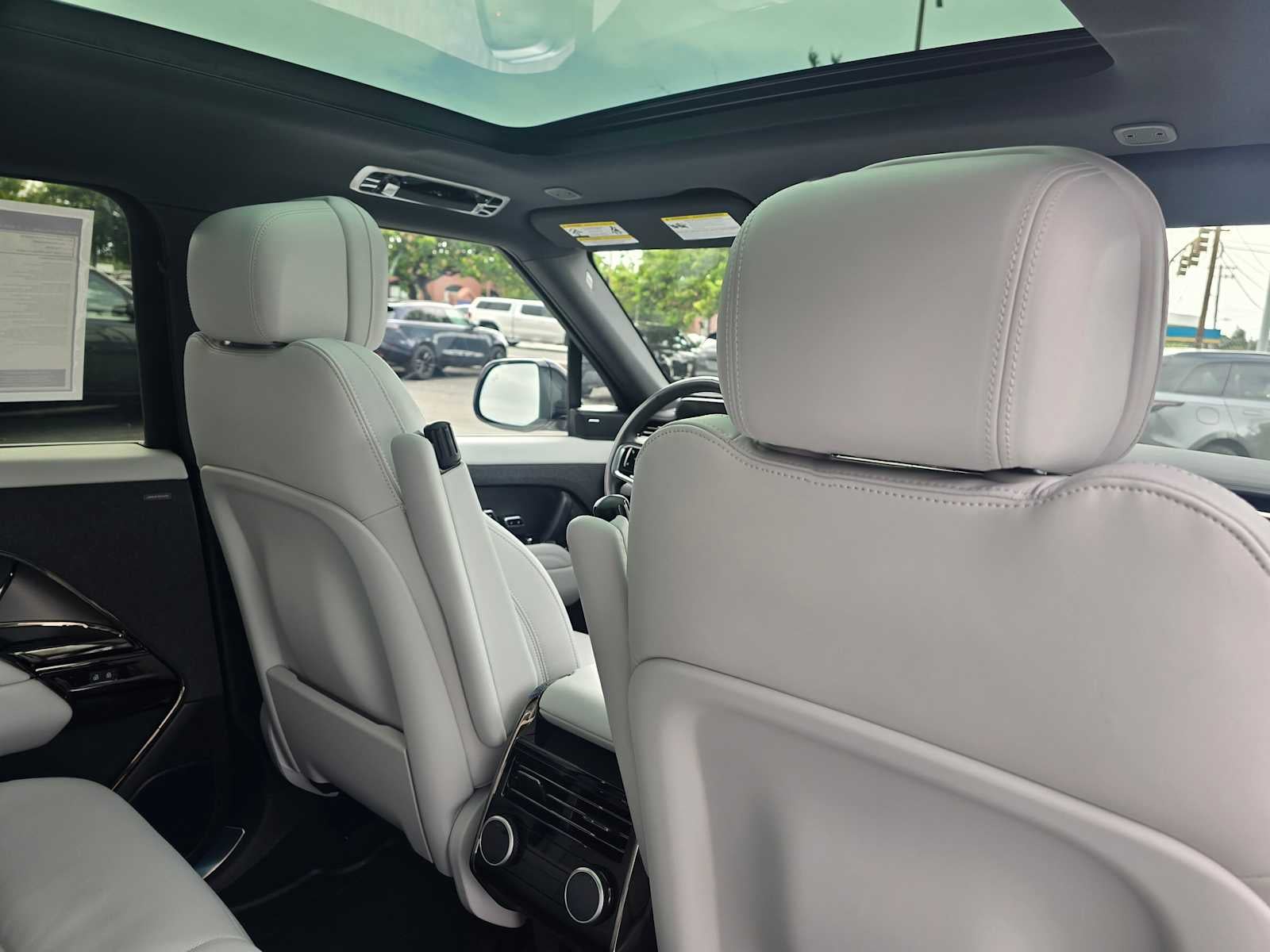 2026 Land Rover Range Rover Sport SE