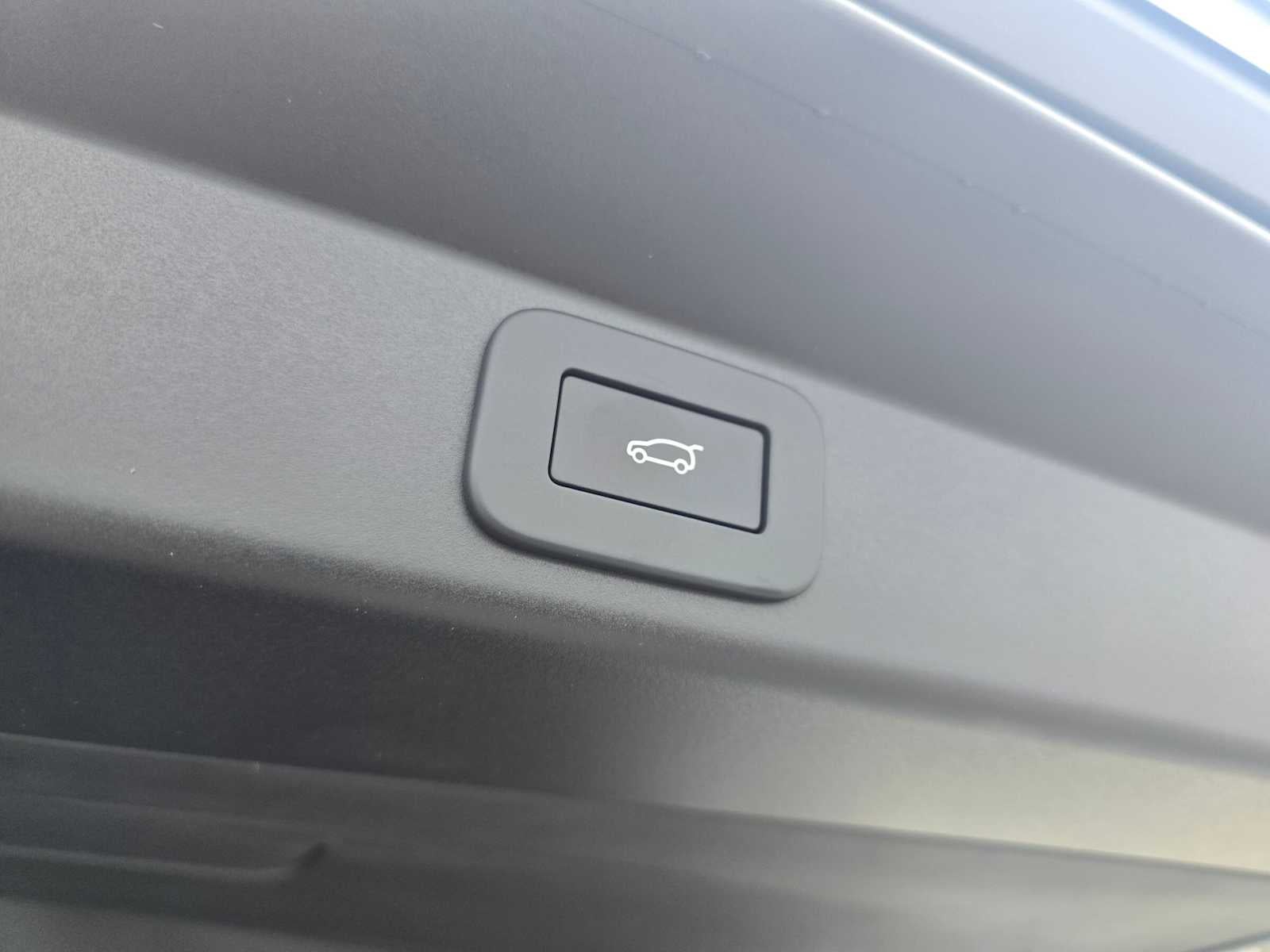 2026 Land Rover Range Rover Sport SE