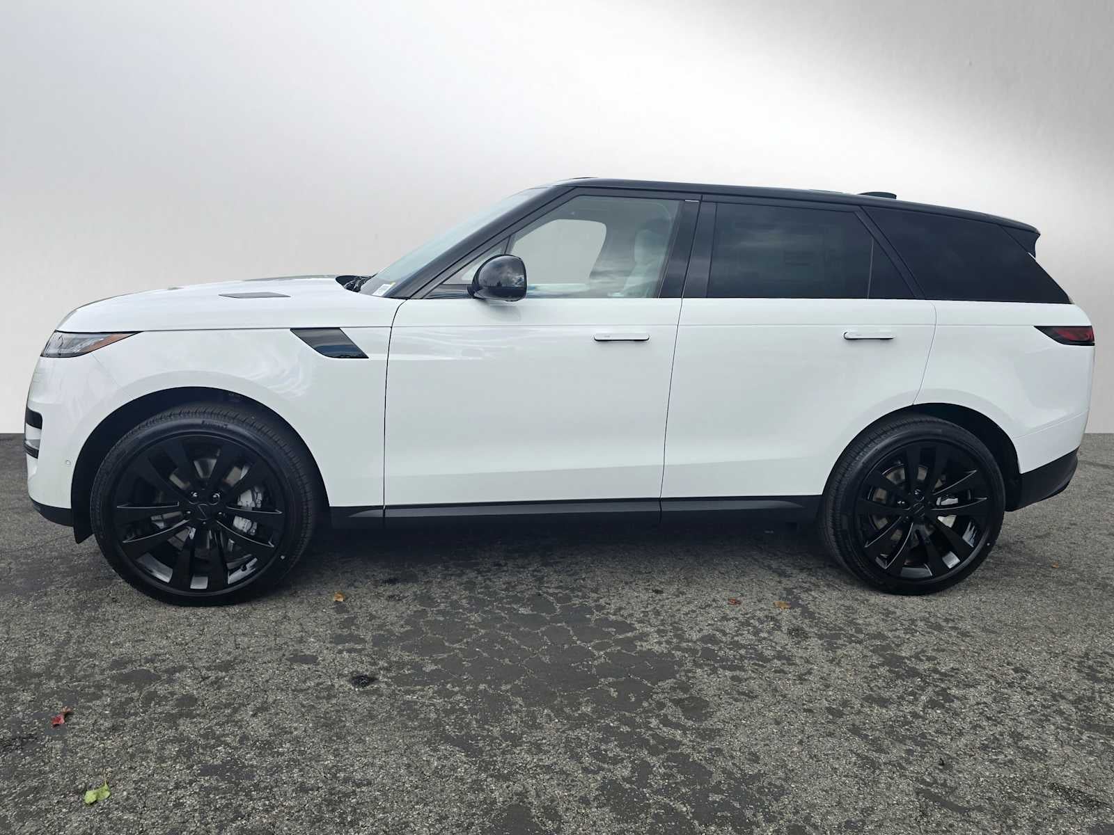 2026 Land Rover Range Rover Sport SE