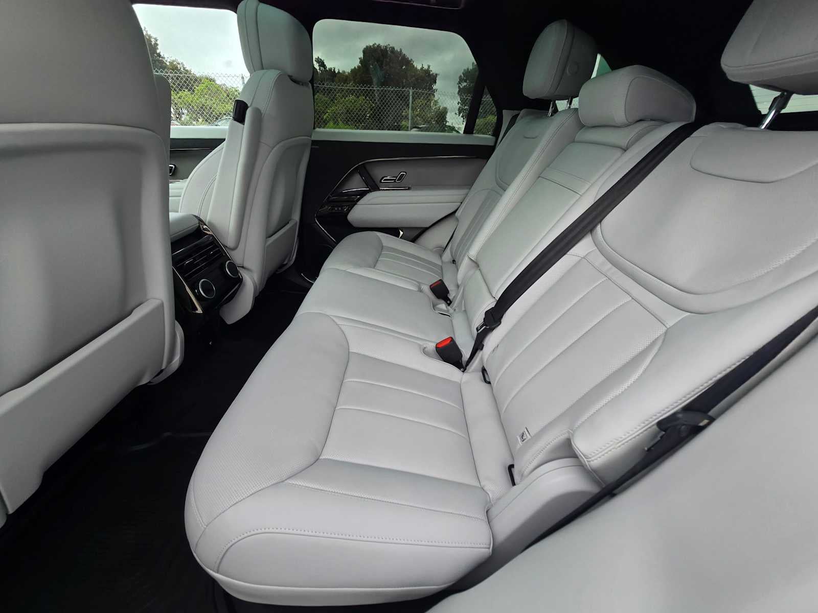 2026 Land Rover Range Rover Sport SE