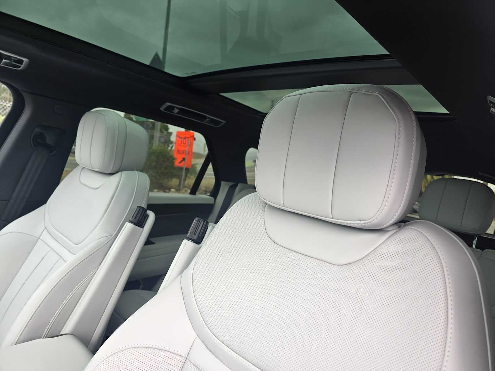 2026 Land Rover Range Rover Sport SE