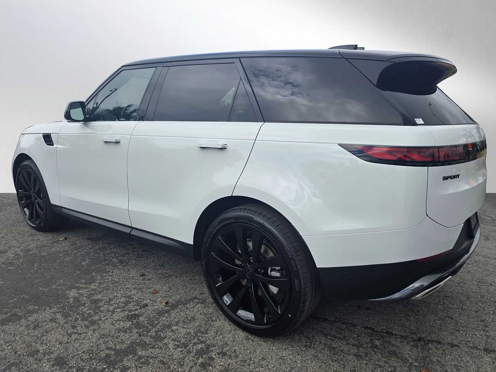 2026 Land Rover Range Rover Sport SE