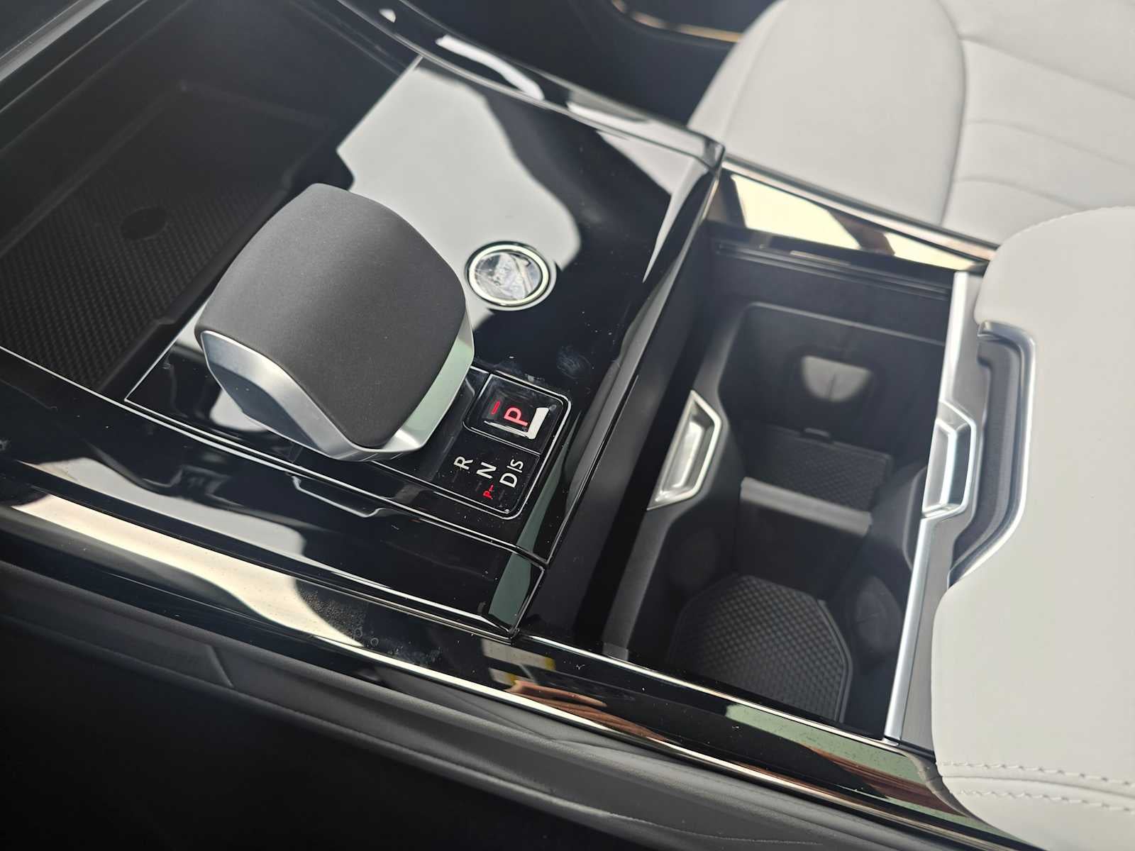 2026 Land Rover Range Rover Sport SE