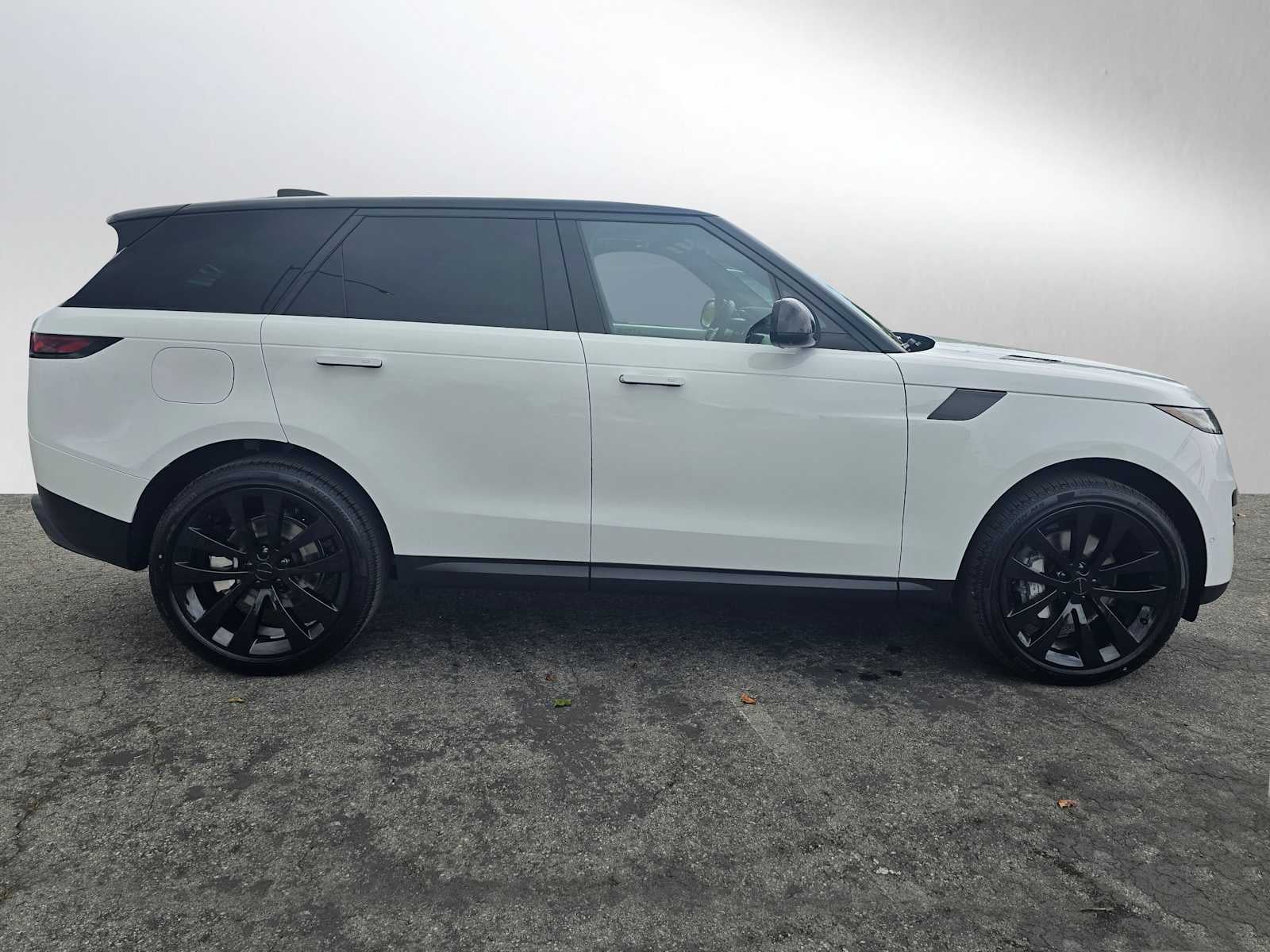 2026 Land Rover Range Rover Sport SE