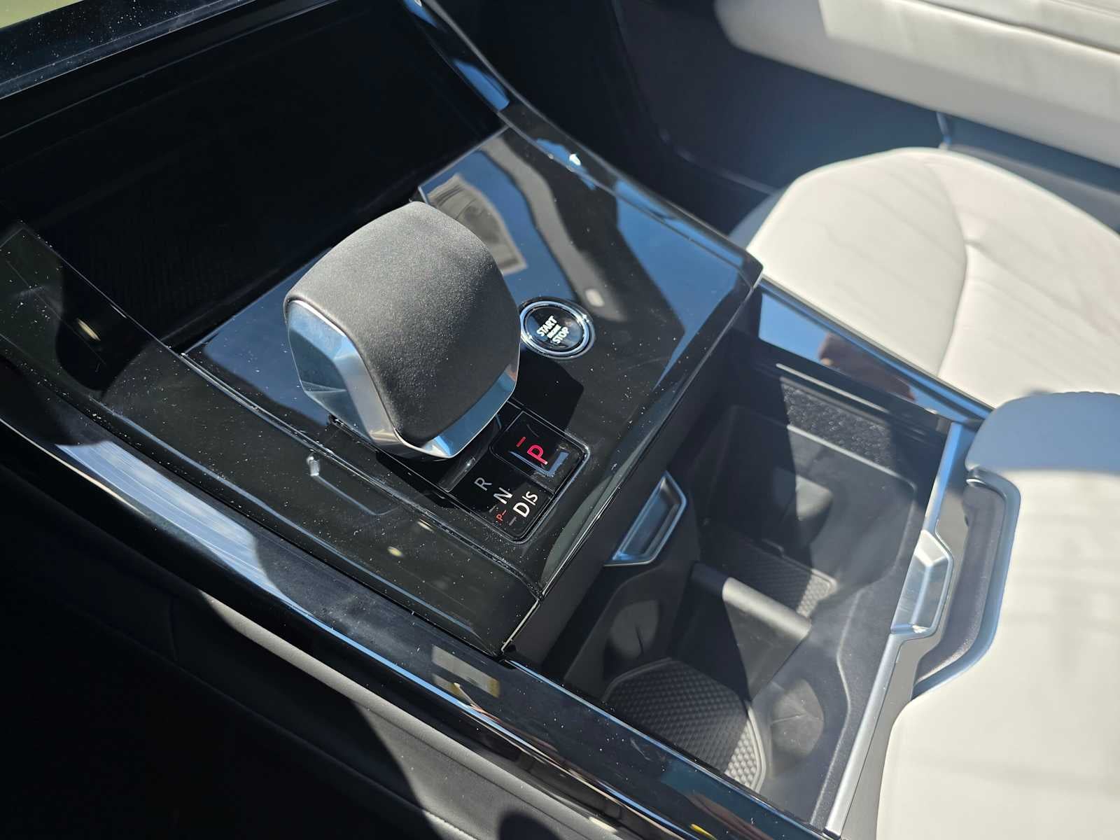 2026 Land Rover Range Rover Sport SE