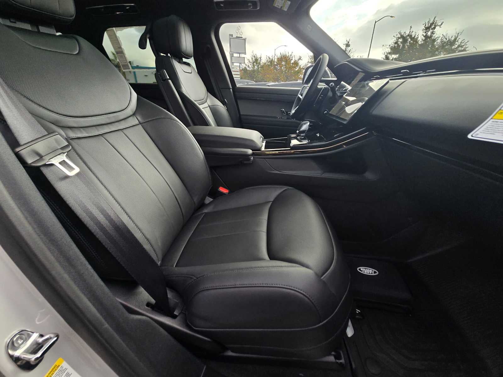 2025 Land Rover Range Rover Sport SE