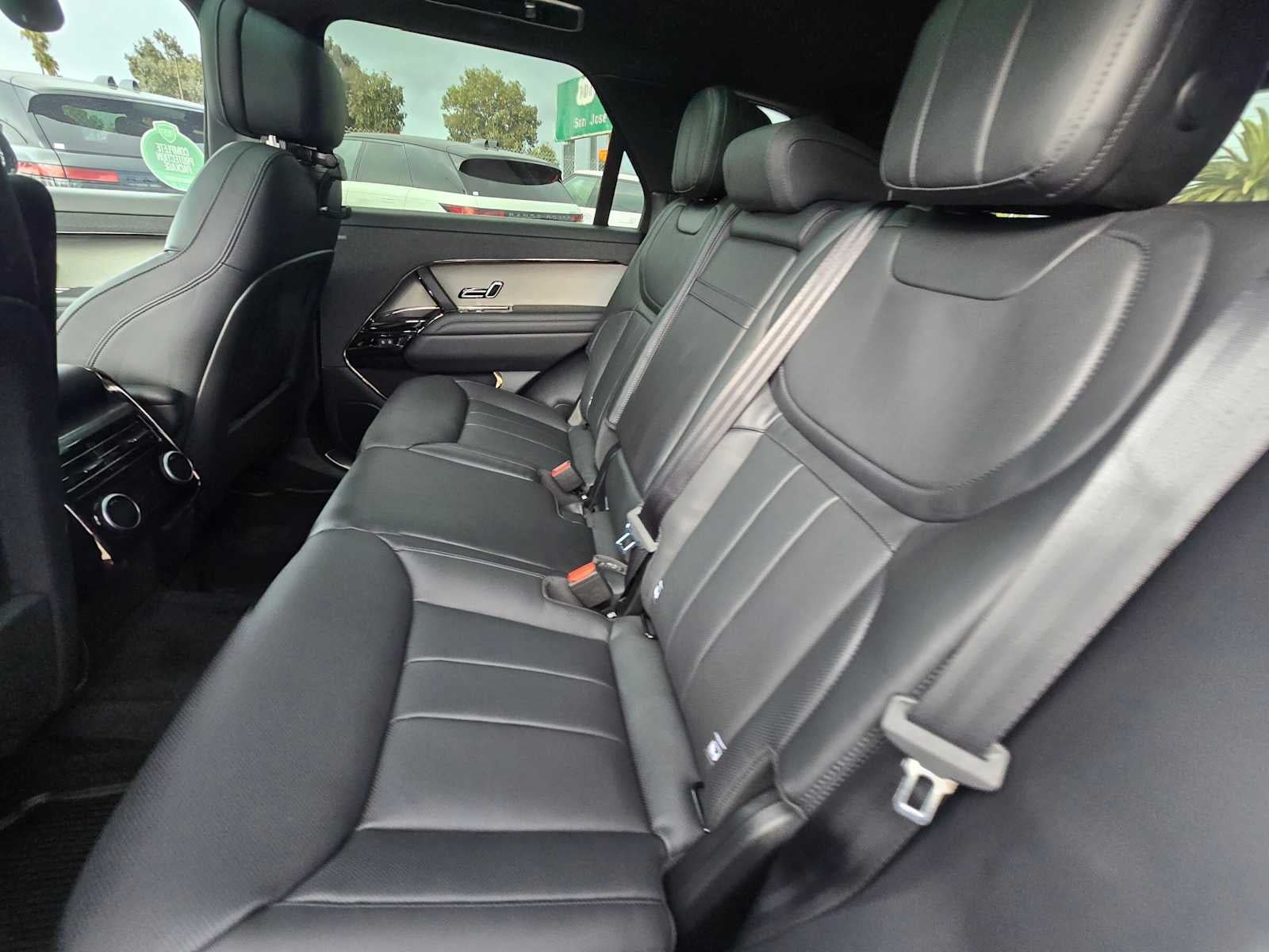 2025 Land Rover Range Rover Sport SE