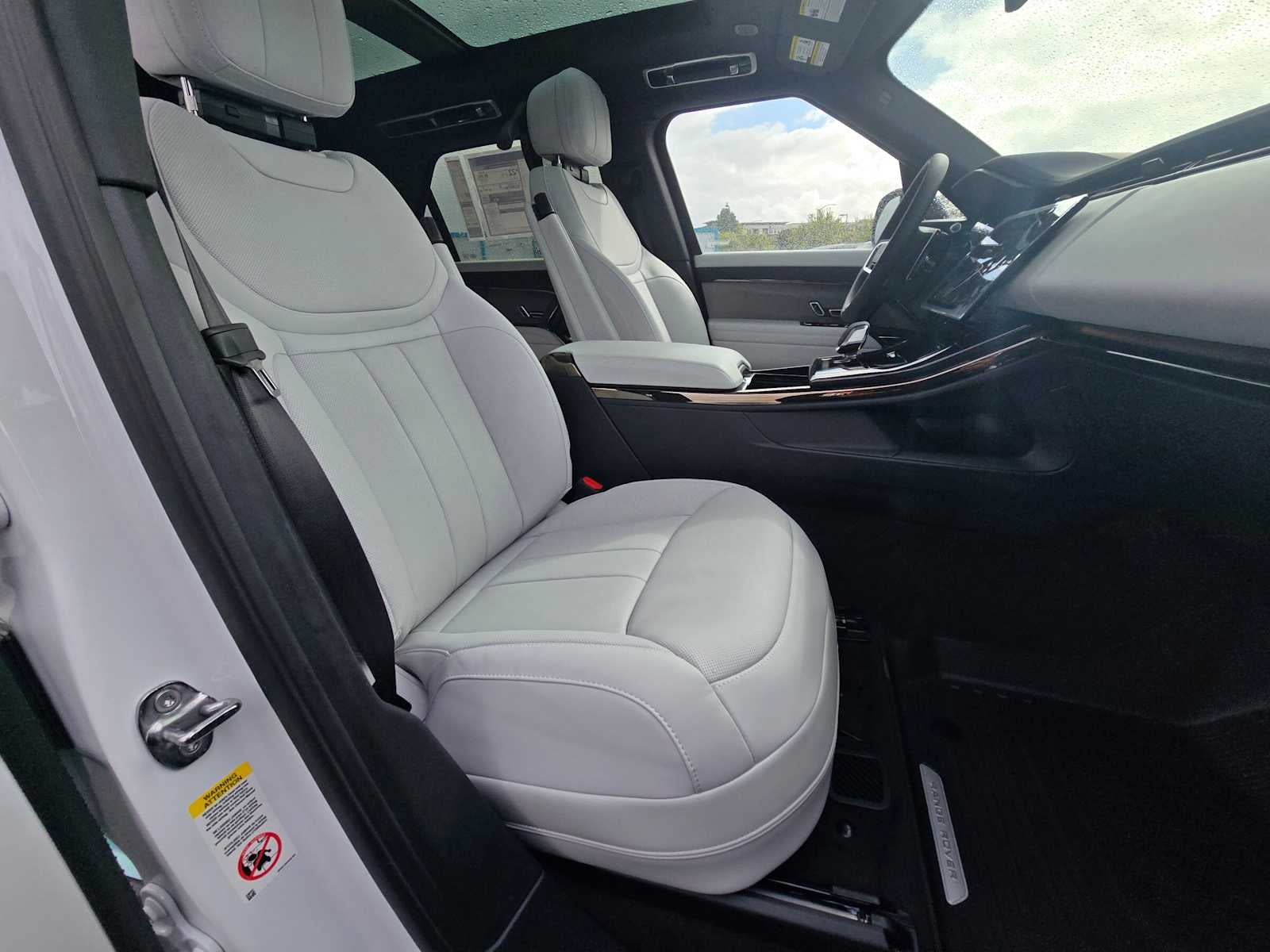 2026 Land Rover Range Rover Sport SE