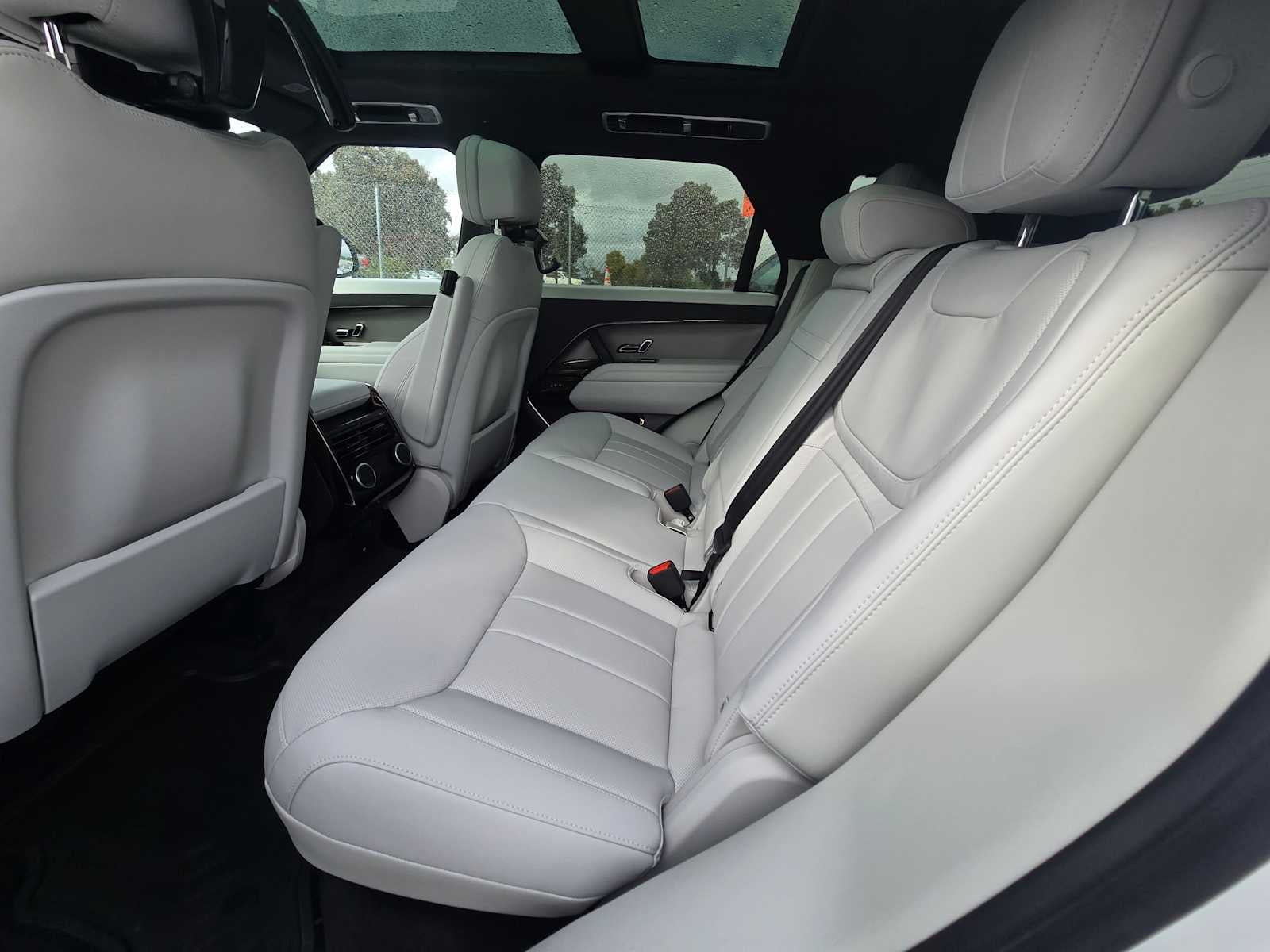 2026 Land Rover Range Rover Sport SE