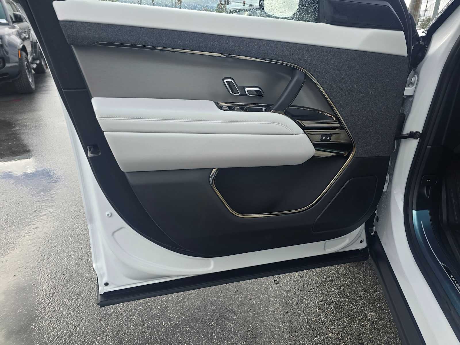 2026 Land Rover Range Rover Sport SE