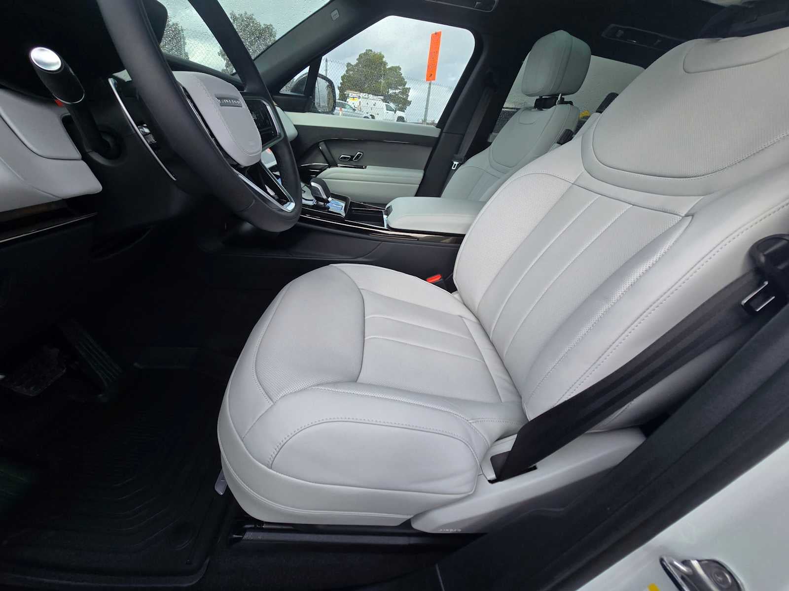 2026 Land Rover Range Rover Sport SE