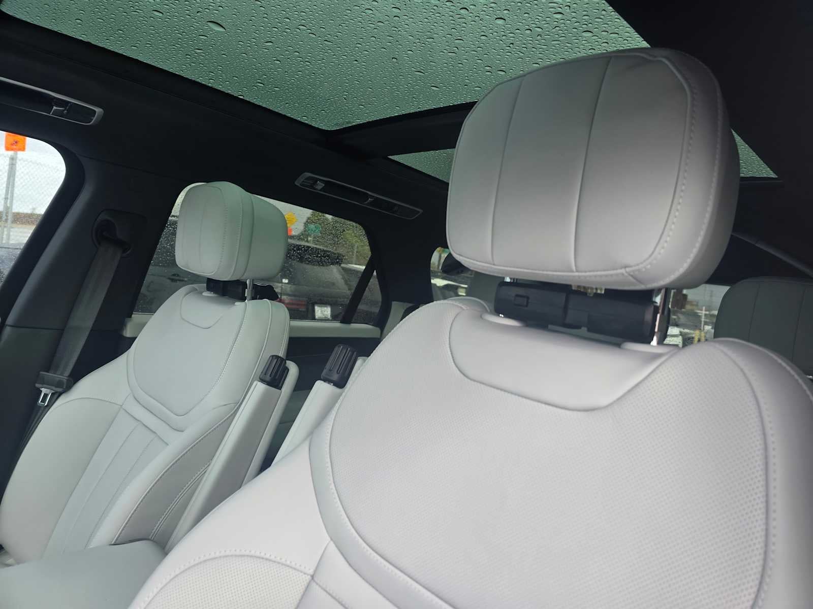 2026 Land Rover Range Rover Sport SE