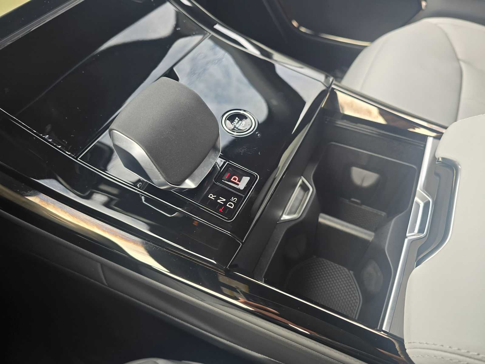 2026 Land Rover Range Rover Sport SE