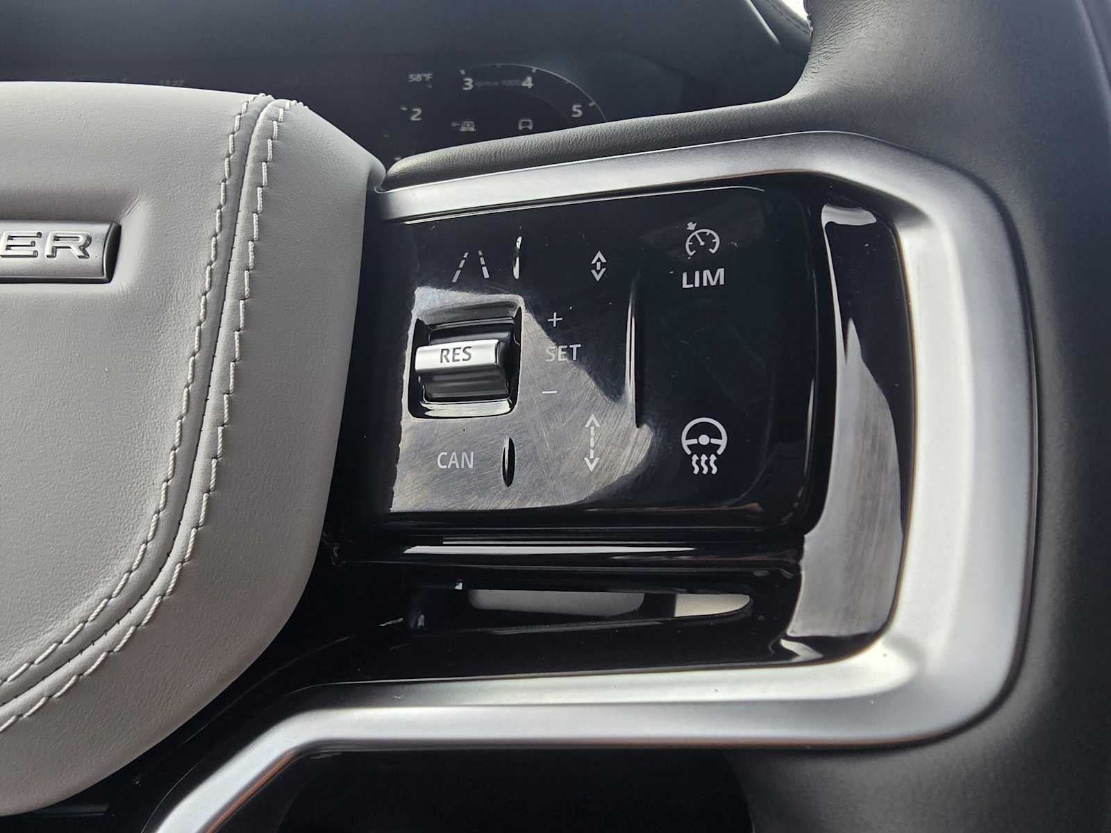 2026 Land Rover Range Rover Sport SE