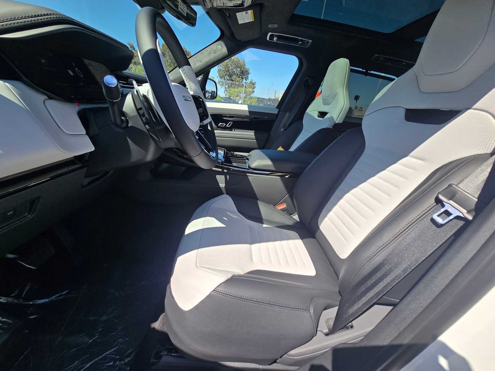2026 Land Rover Range Rover Sport SV