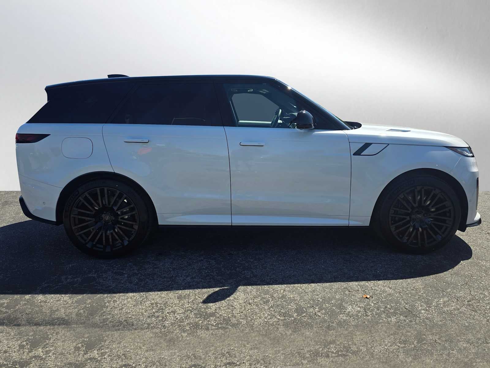 2026 Land Rover Range Rover Sport SV