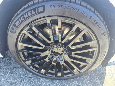 2026 Land Rover Range Rover Sport SV