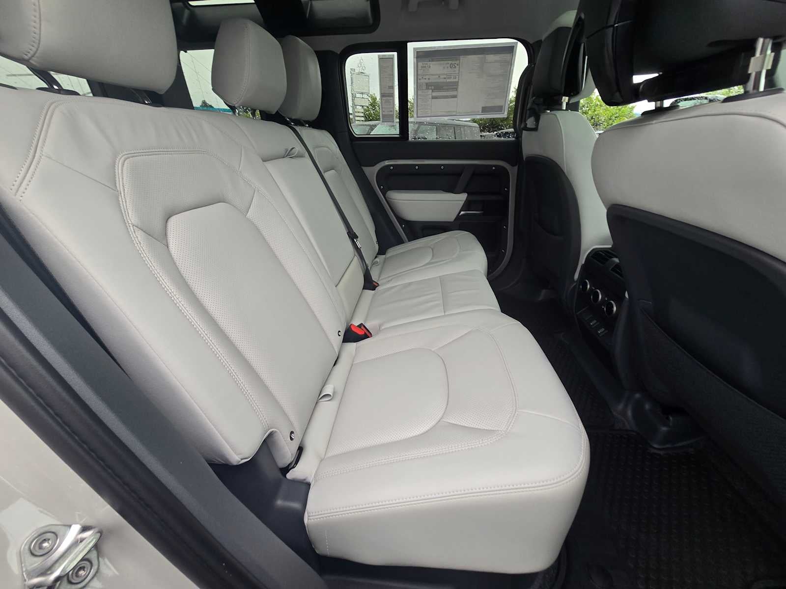 2026 Land Rover Defender X-Dynamic SE 110 P400