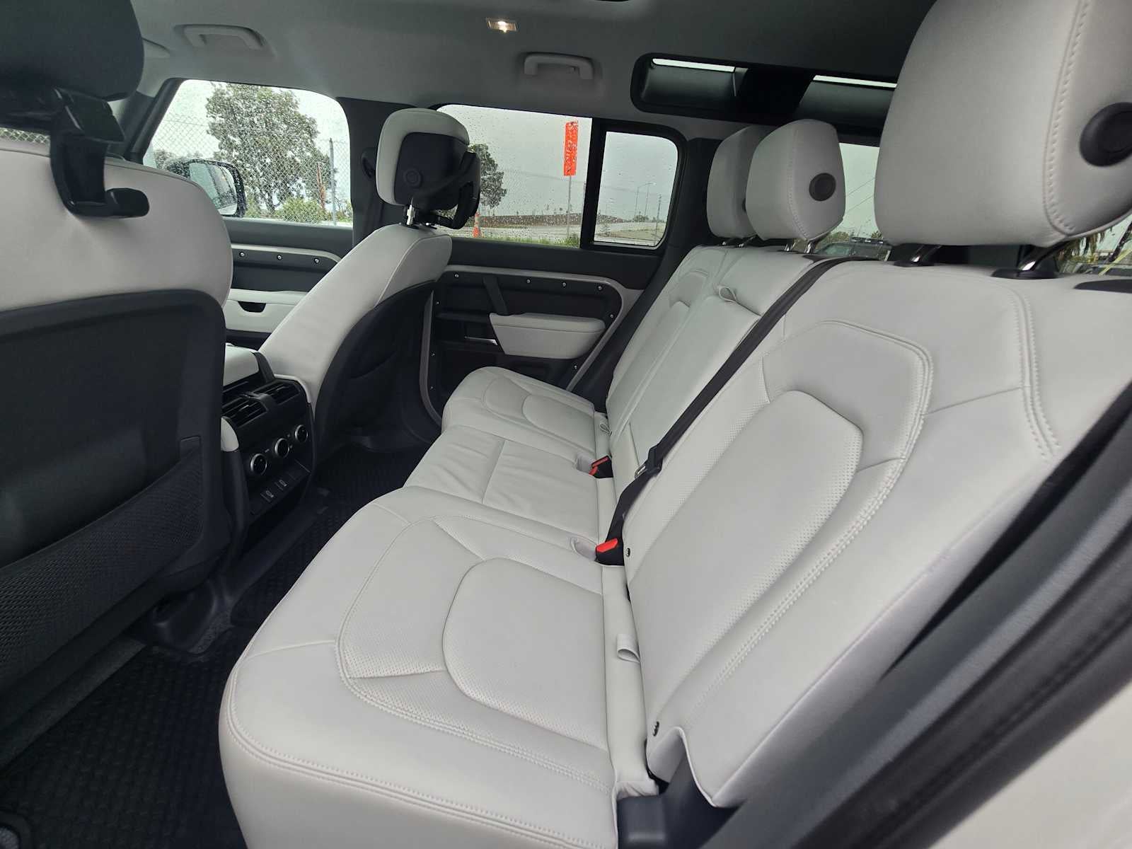 2026 Land Rover Defender X-Dynamic SE 110 P400