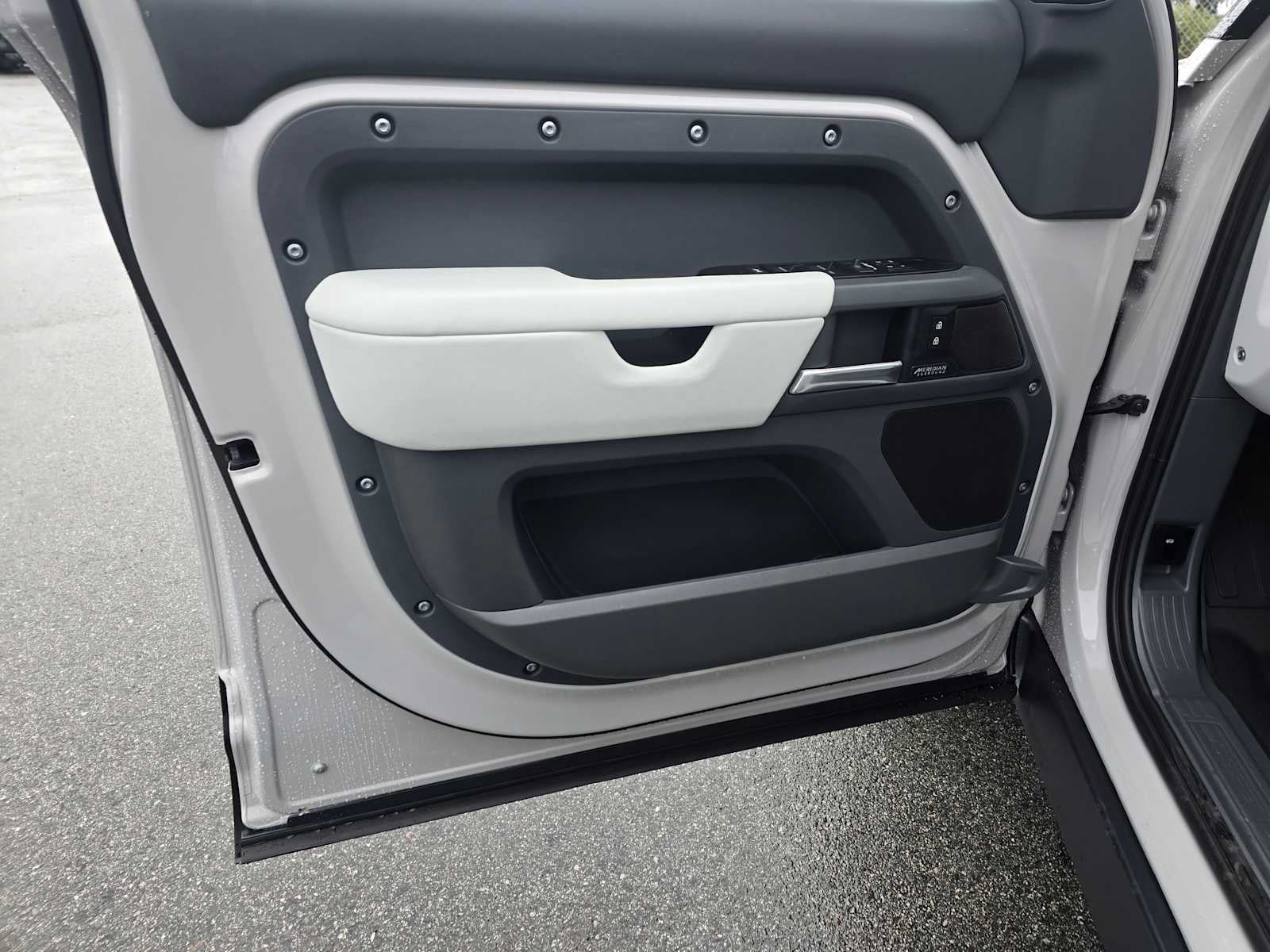 2026 Land Rover Defender X-Dynamic SE 110 P400