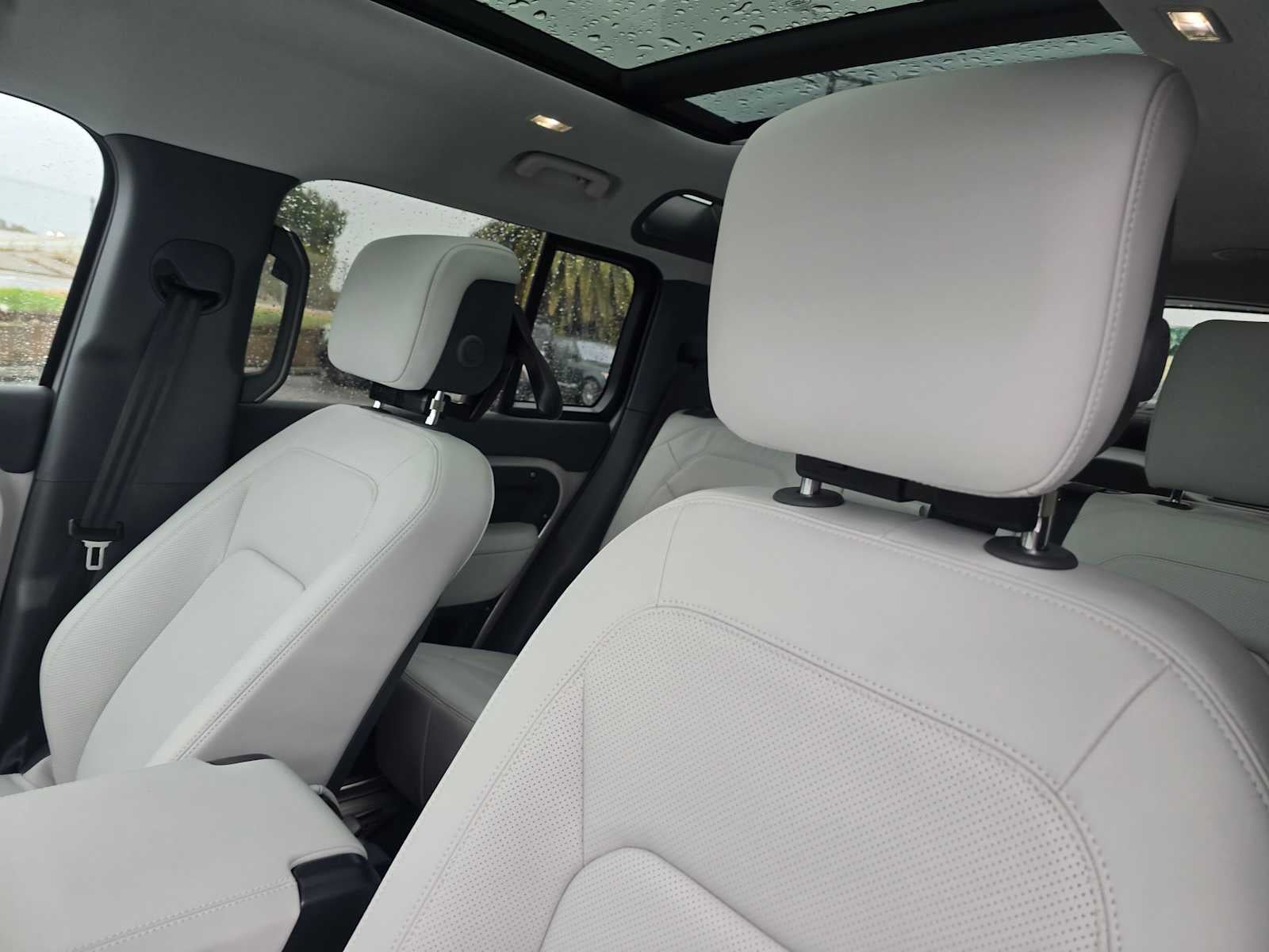 2026 Land Rover Defender X-Dynamic SE 110 P400