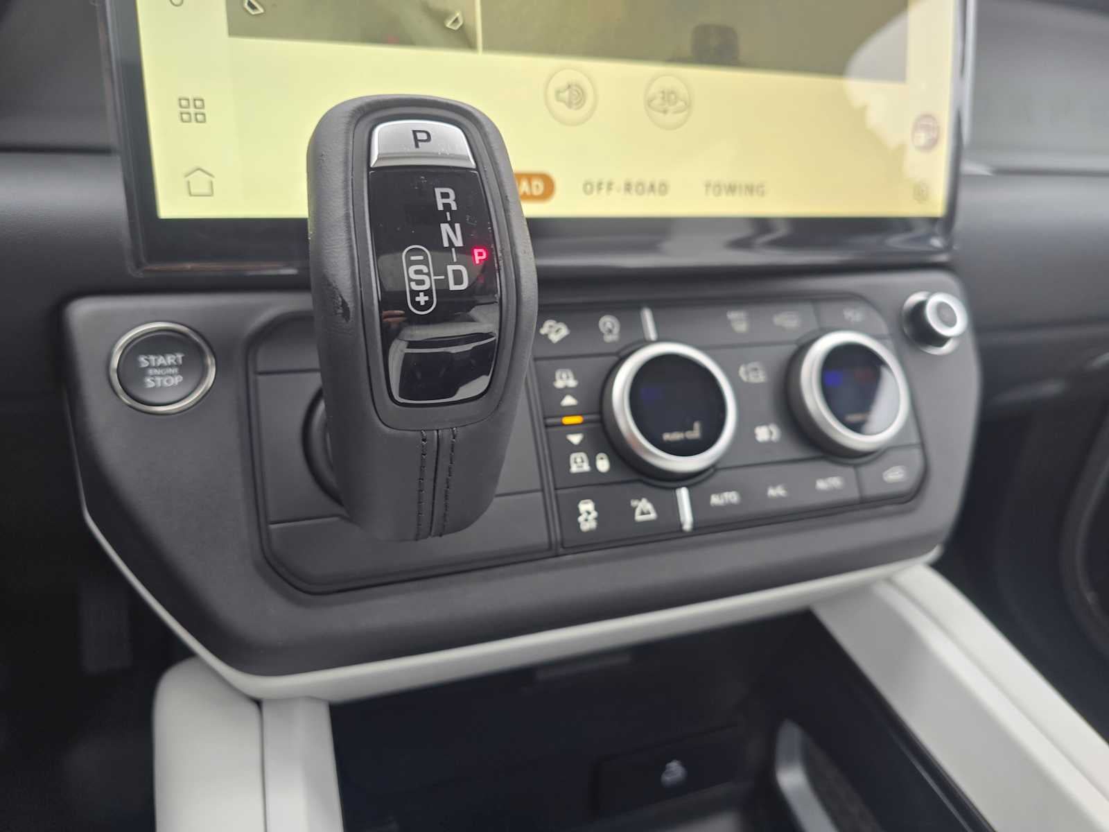 2026 Land Rover Defender X-Dynamic SE 110 P400