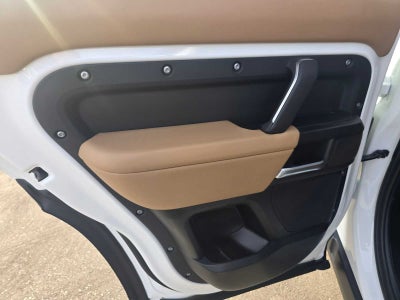 2026 Land Rover Defender X-Dynamic SE 110 P400