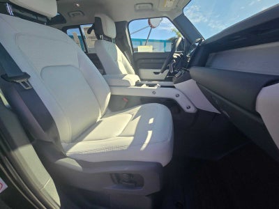 2026 Land Rover Defender X-Dynamic SE 110 P400