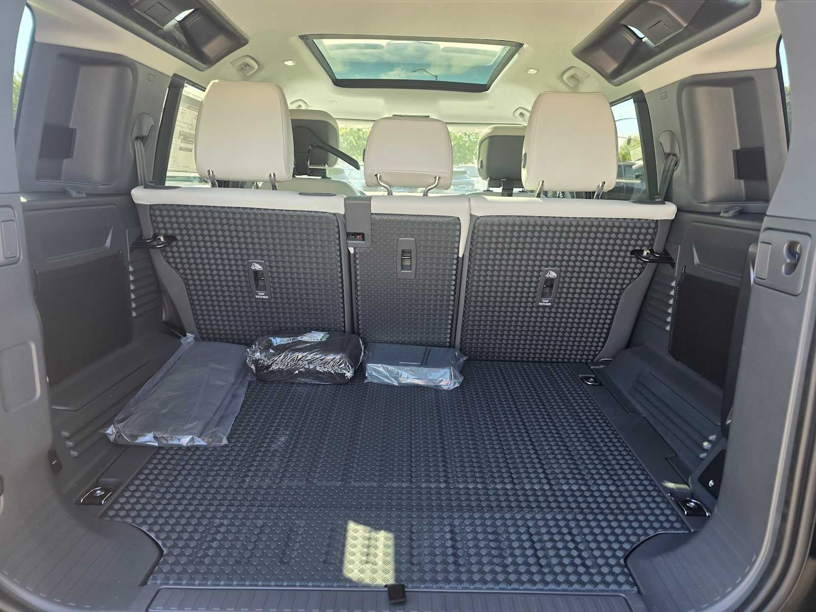 2026 Land Rover Defender X-Dynamic SE 110 P400