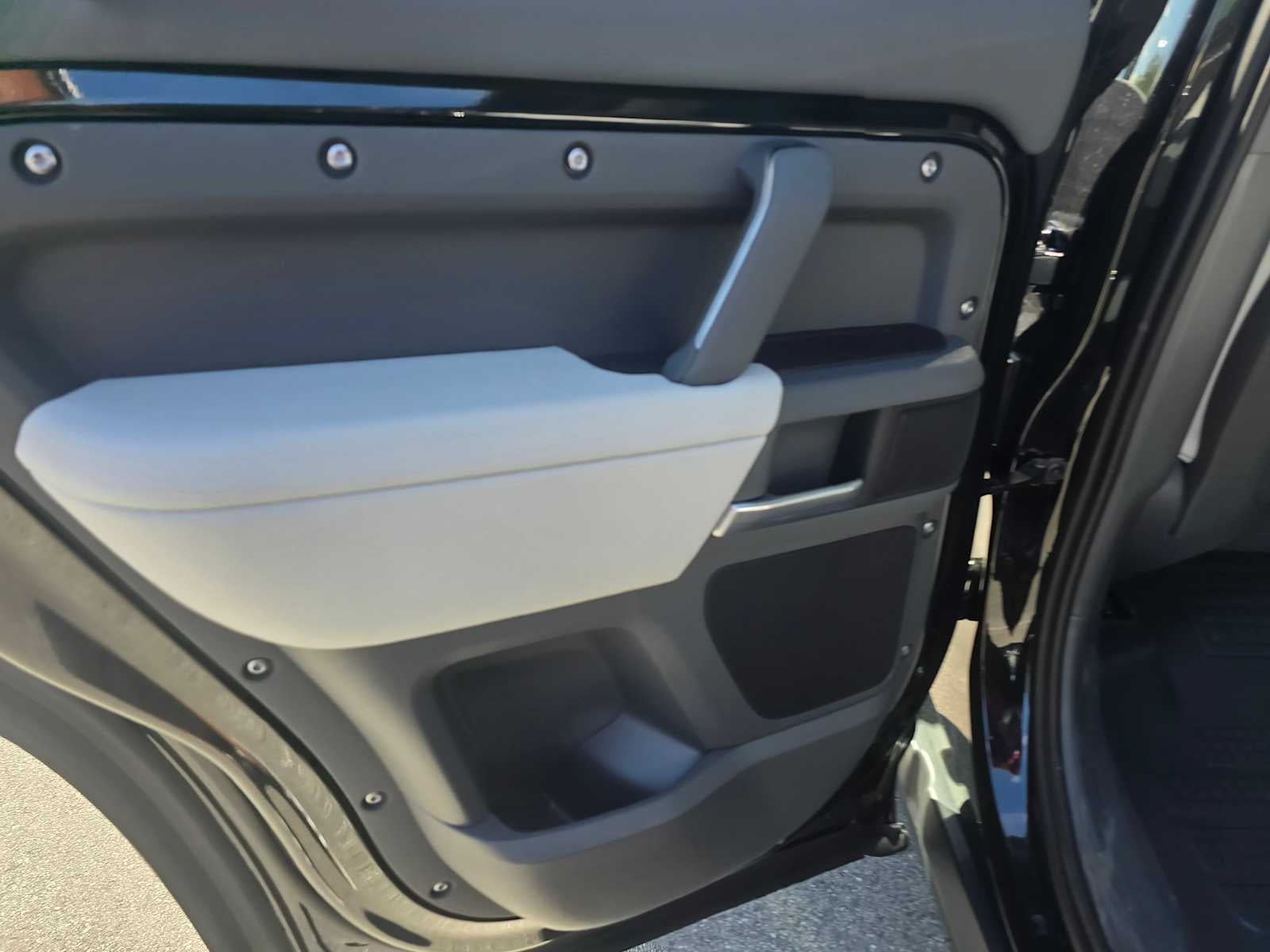 2026 Land Rover Defender X-Dynamic SE 110 P400