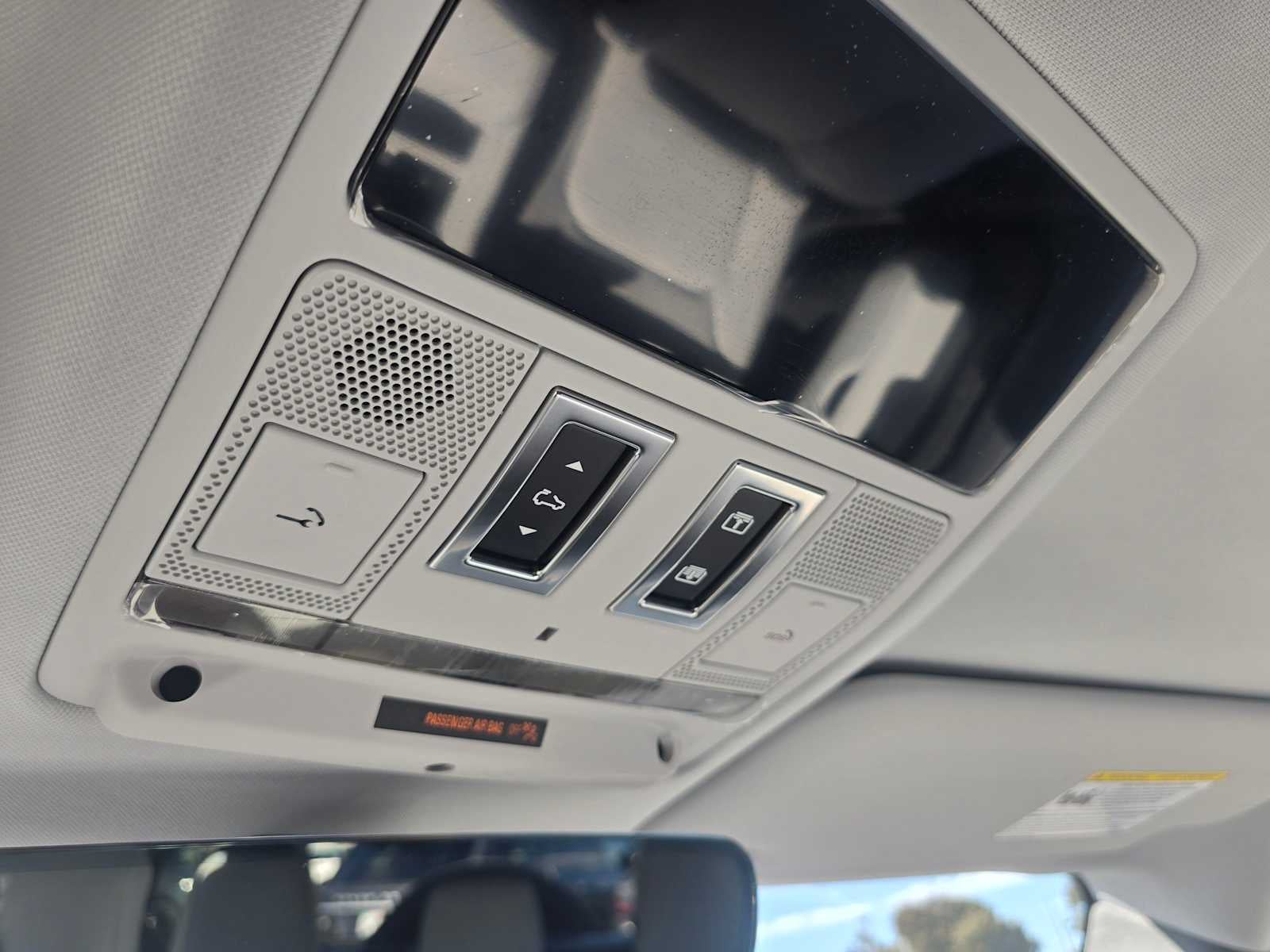2026 Land Rover Defender X-Dynamic SE 110 P400
