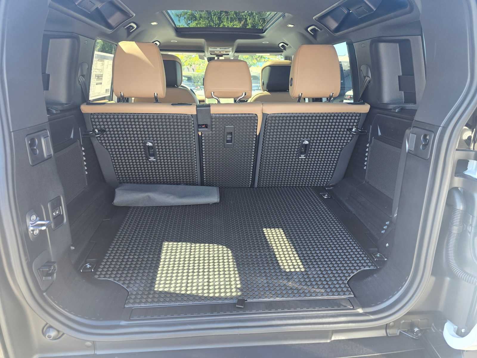 2026 Land Rover Defender X-Dynamic SE 110 P400