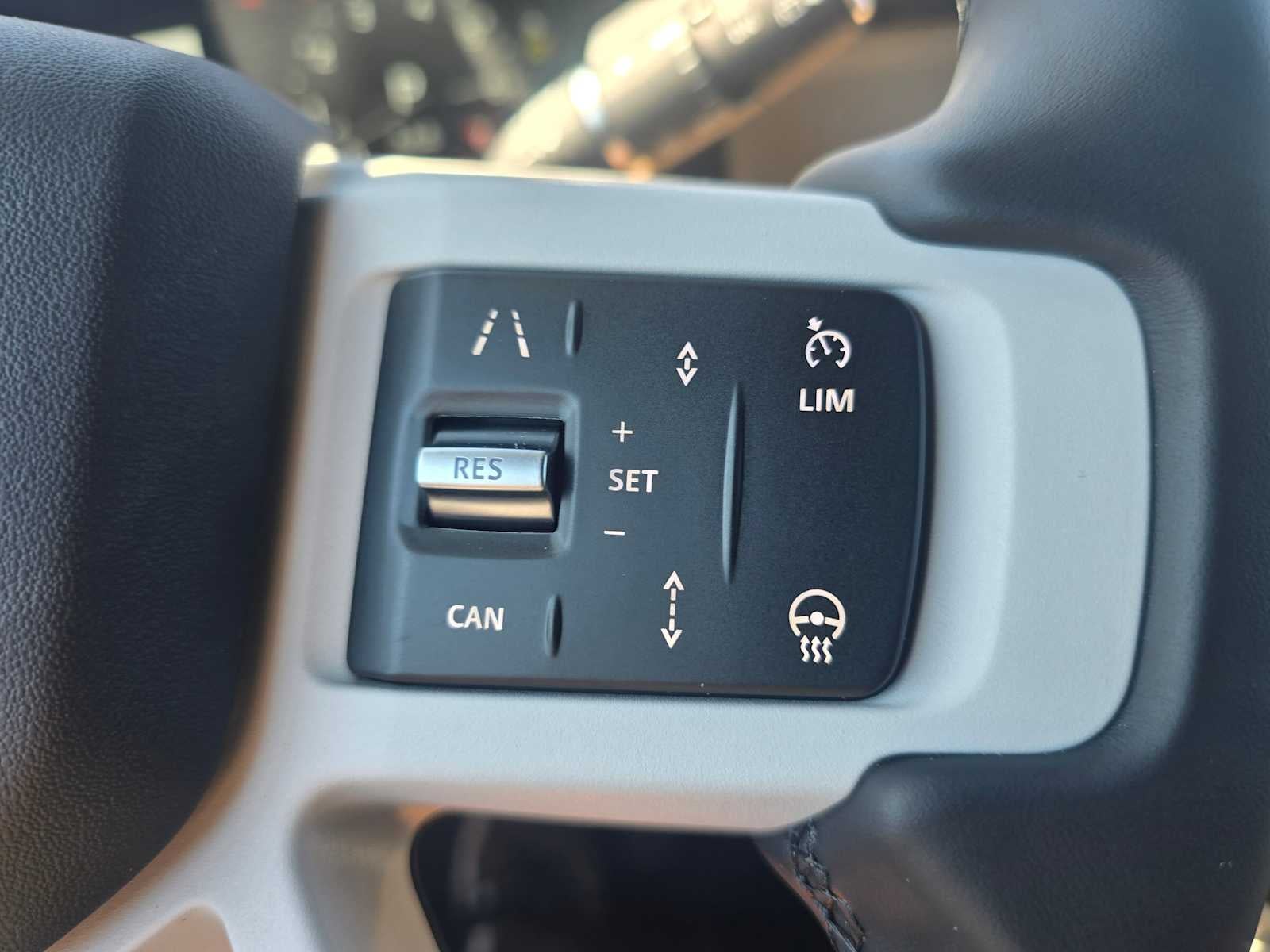 2026 Land Rover Defender X-Dynamic SE 110 P400