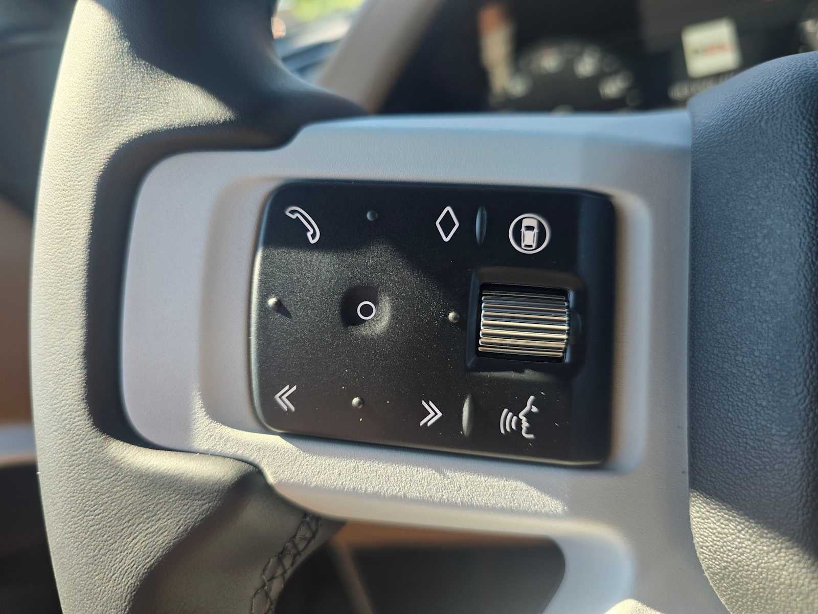 2026 Land Rover Defender X-Dynamic SE 110 P400
