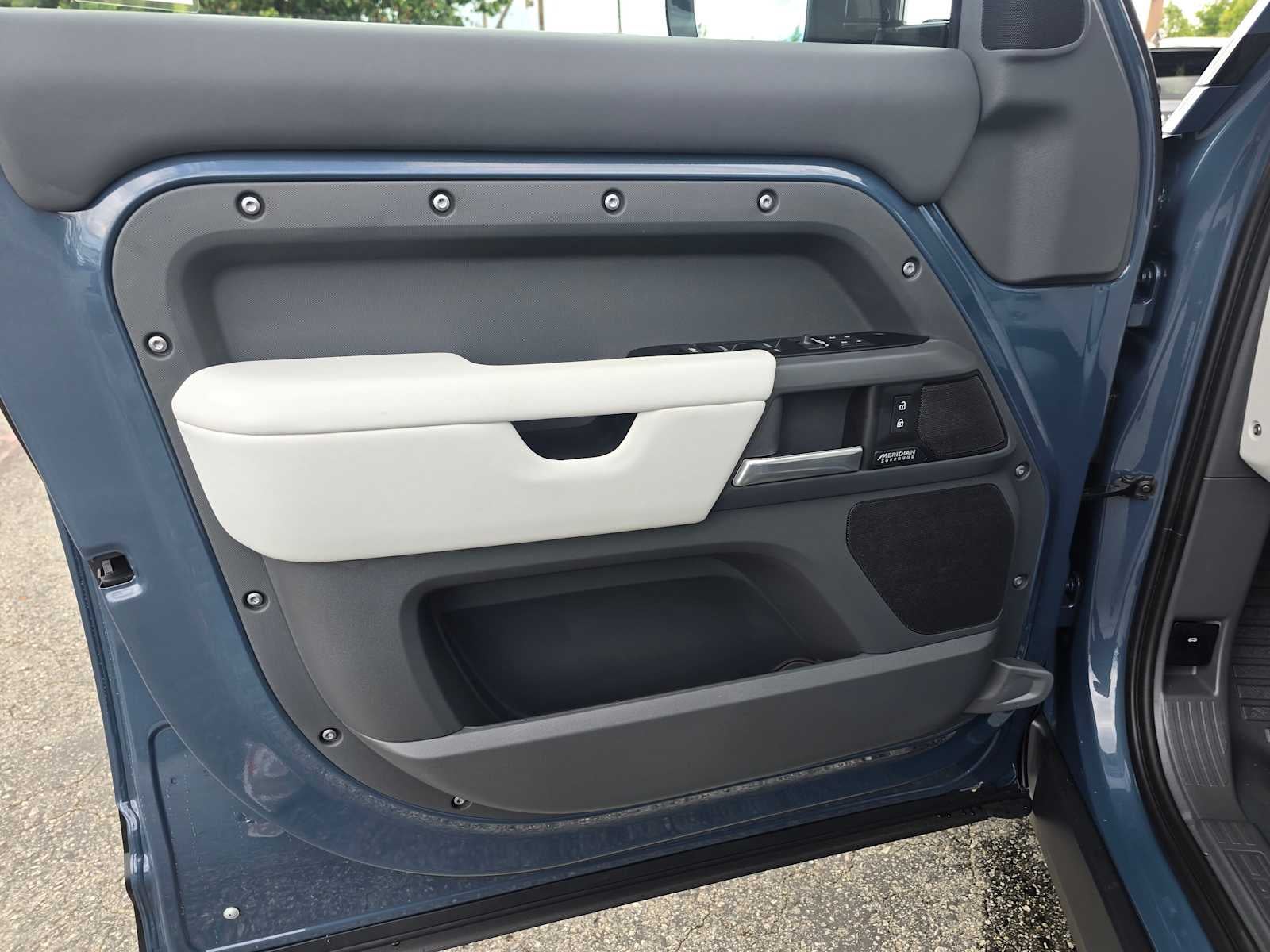 2026 Land Rover Defender X-Dynamic SE 110 P400