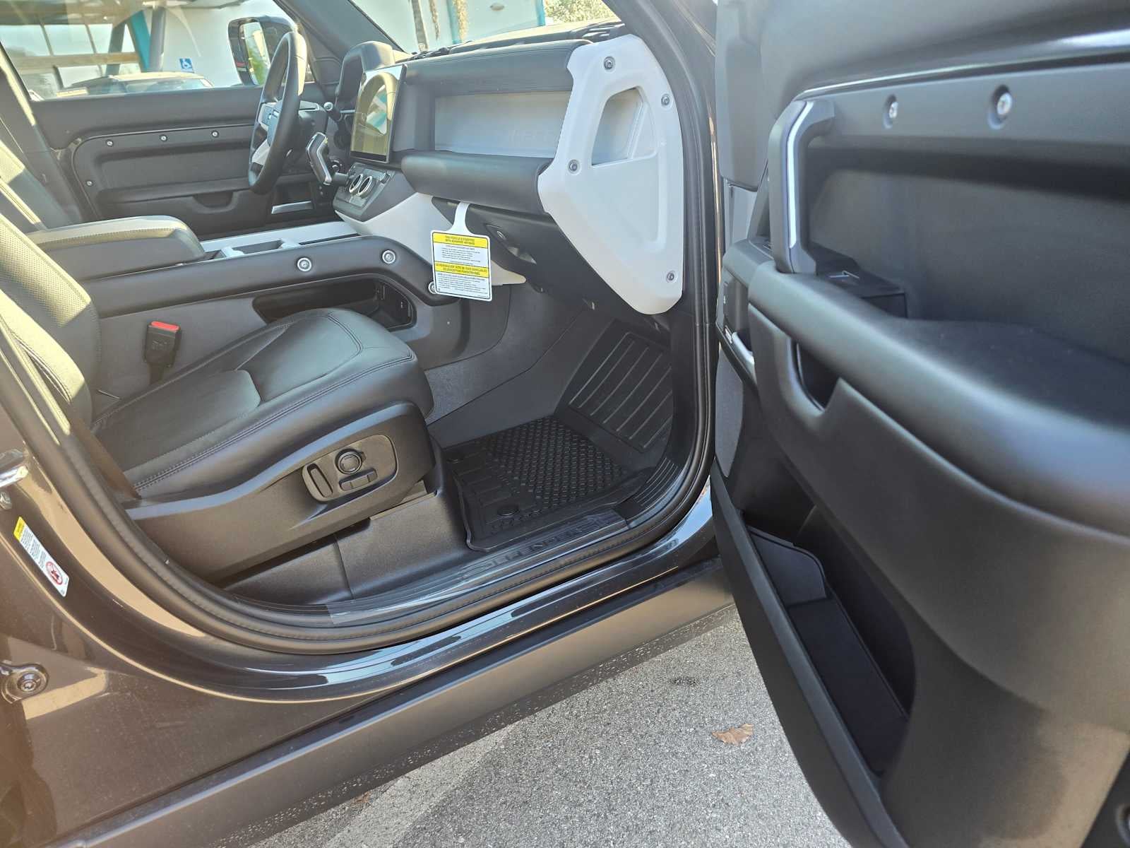 2026 Land Rover Defender X-Dynamic SE 110 P400