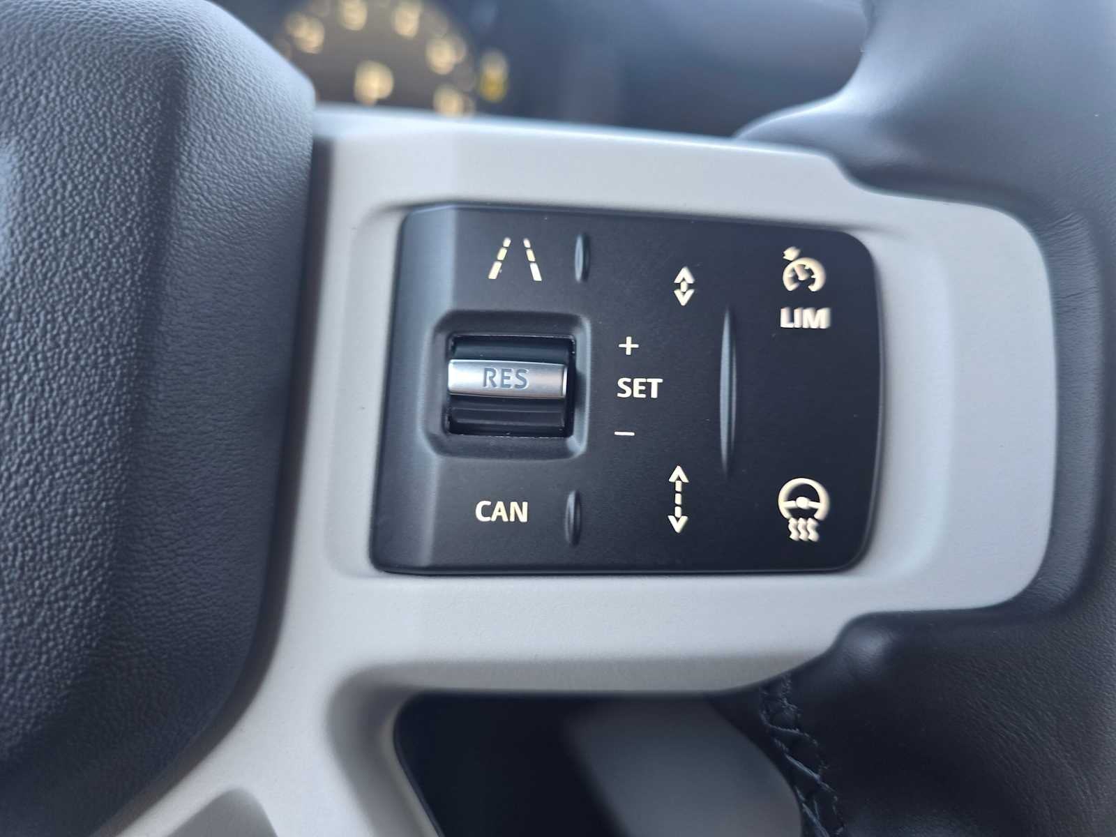 2026 Land Rover Defender X-Dynamic SE 110 P400