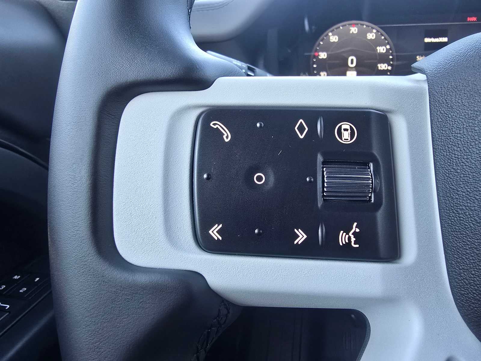 2026 Land Rover Defender X-Dynamic SE 110 P400