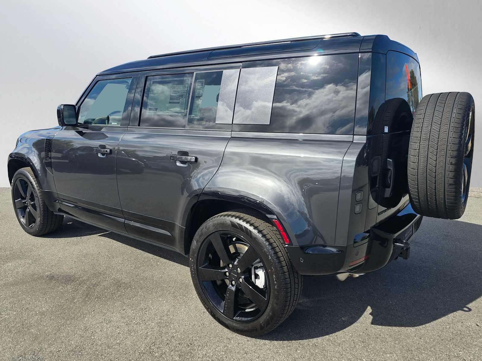 2026 Land Rover Defender X-Dynamic SE 110 P400