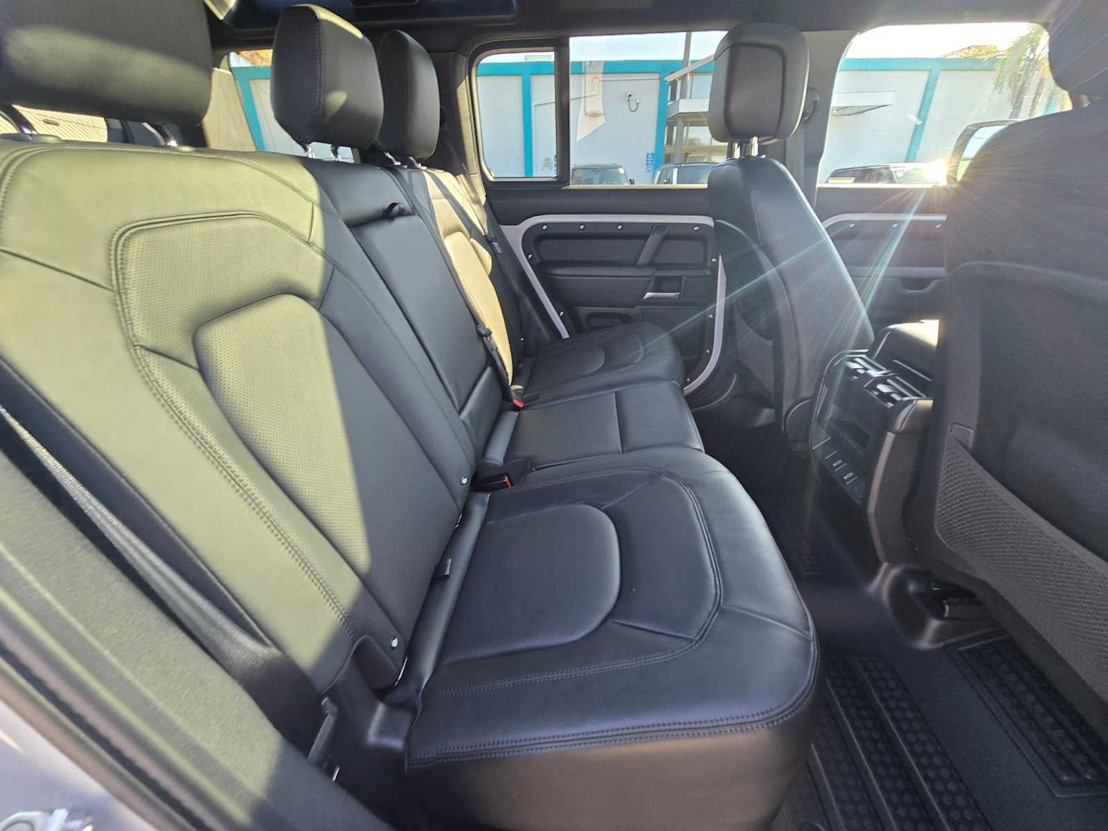 2026 Land Rover Defender X-Dynamic SE 110 P400
