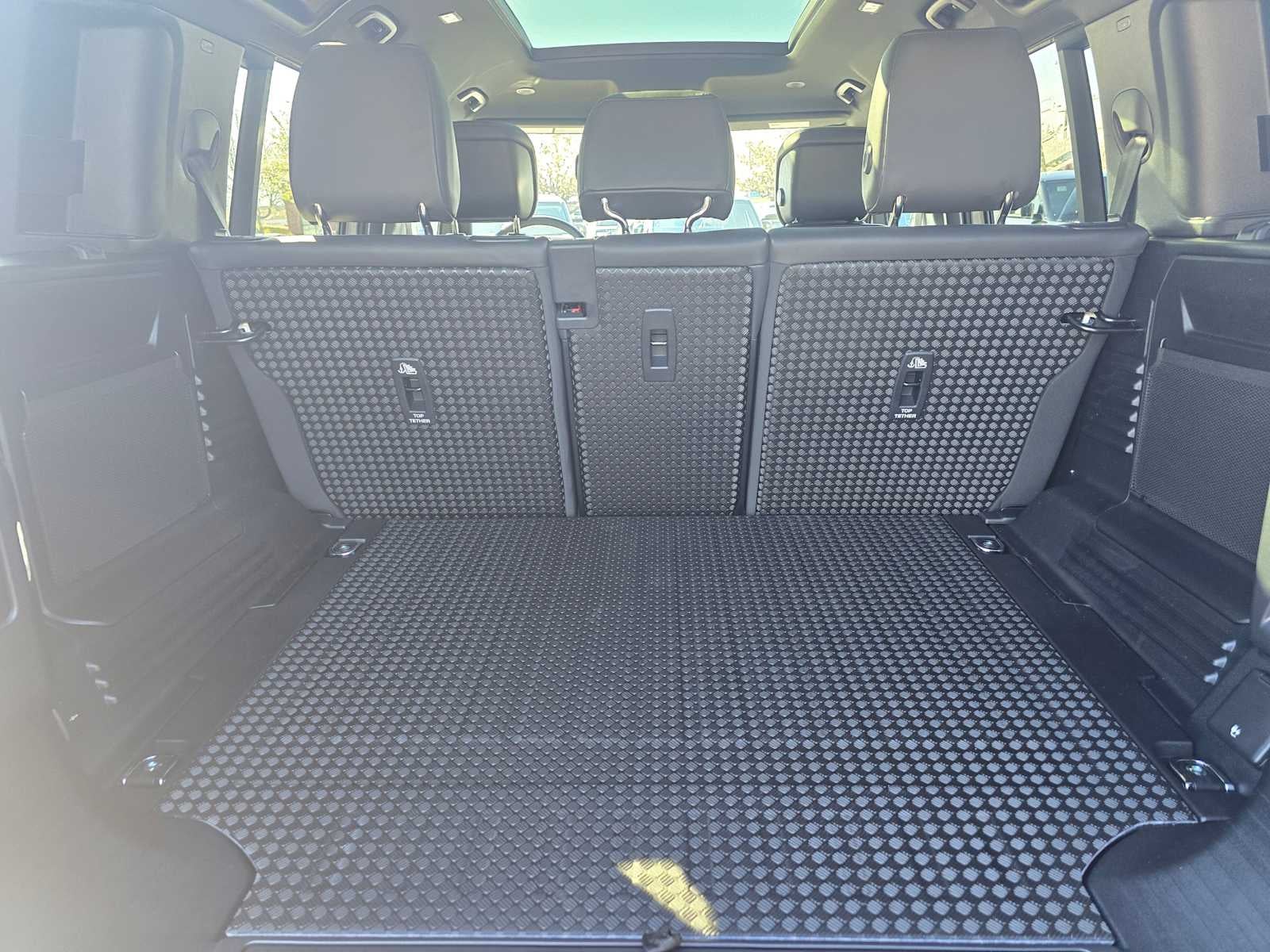2026 Land Rover Defender X-Dynamic SE 110 P400