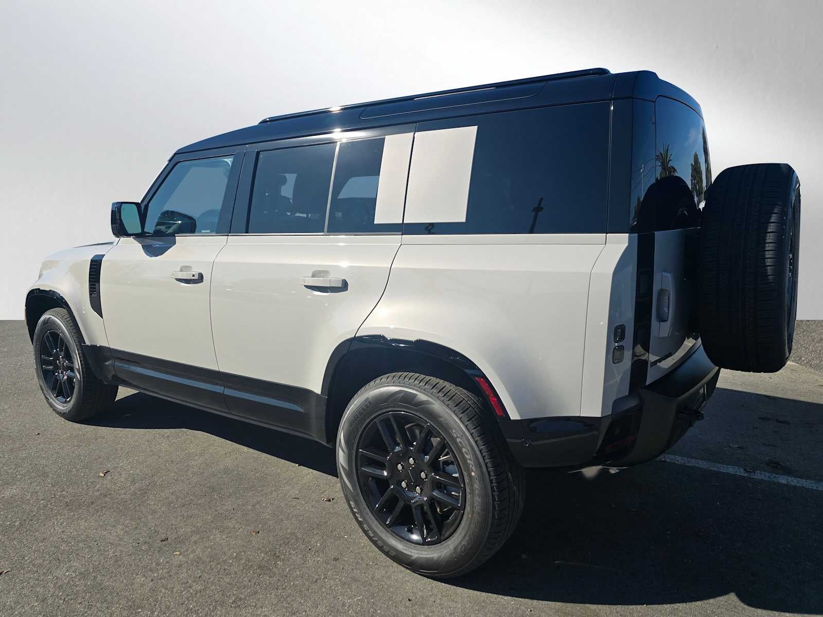 2026 Land Rover Defender X-Dynamic SE 110 P400