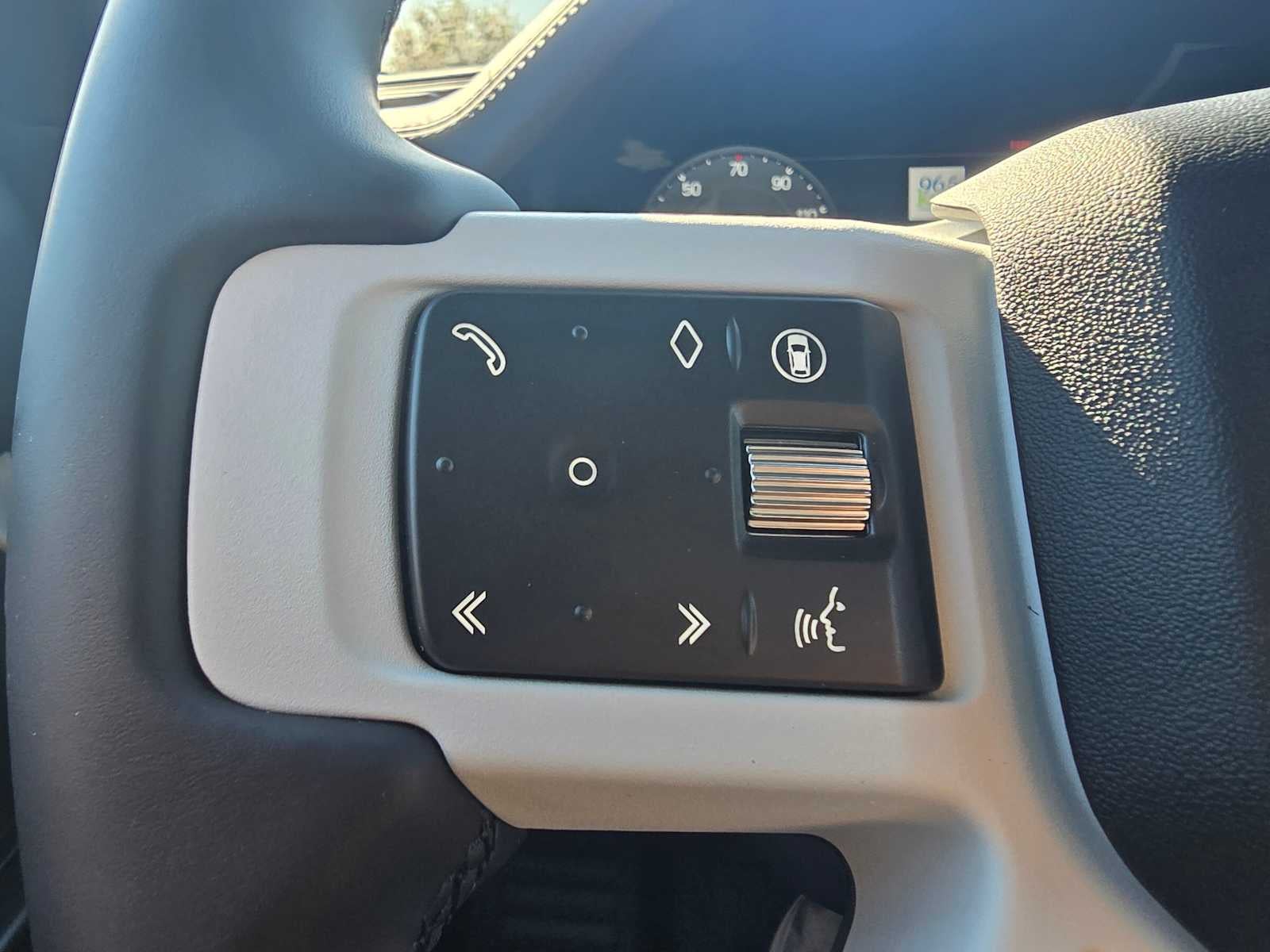 2026 Land Rover Defender X-Dynamic SE 110 P400