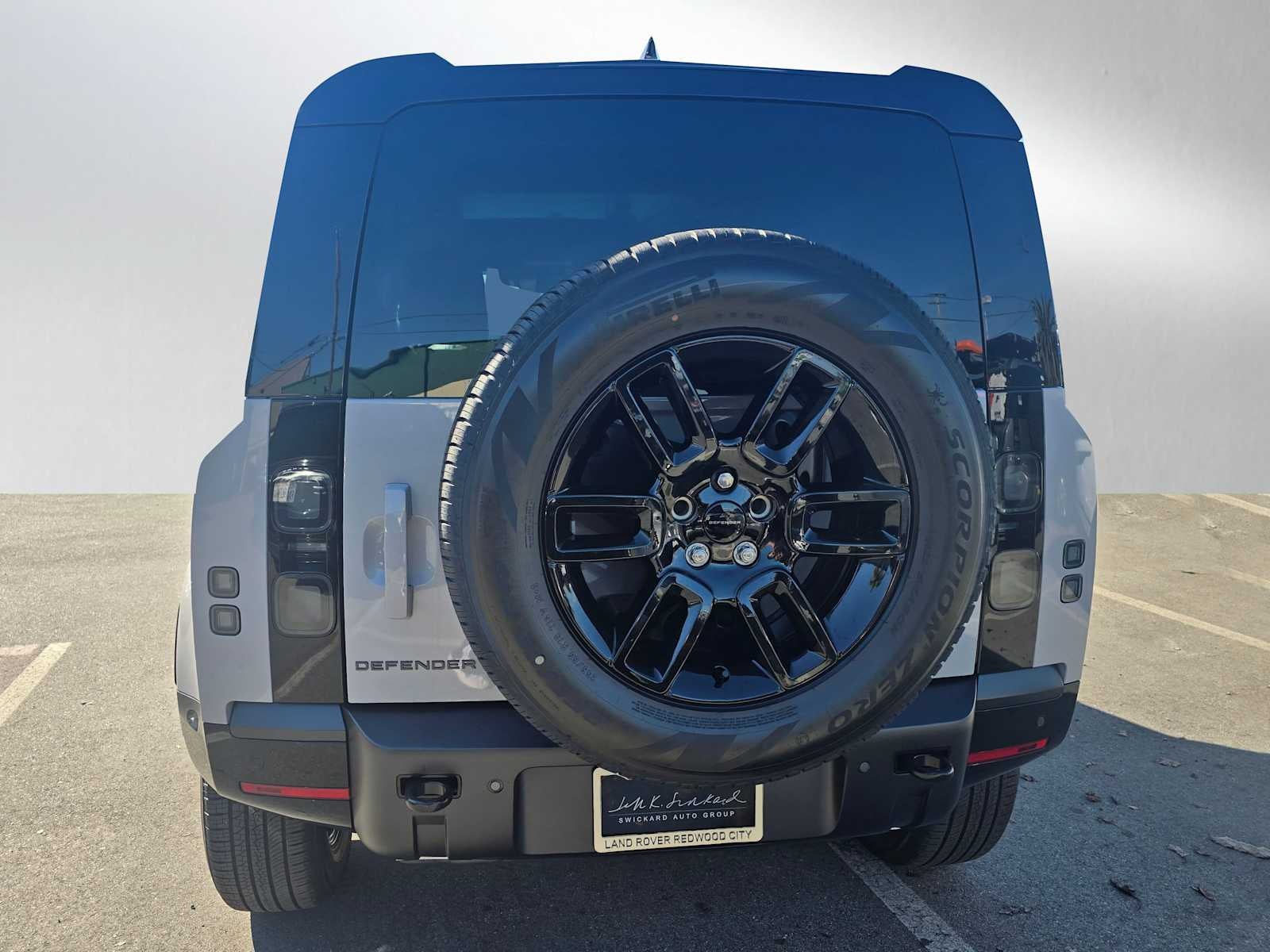 2026 Land Rover Defender X-Dynamic SE 110 P400