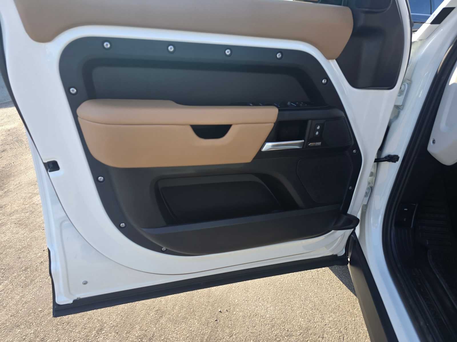 2026 Land Rover Defender X-Dynamic SE 110 P400