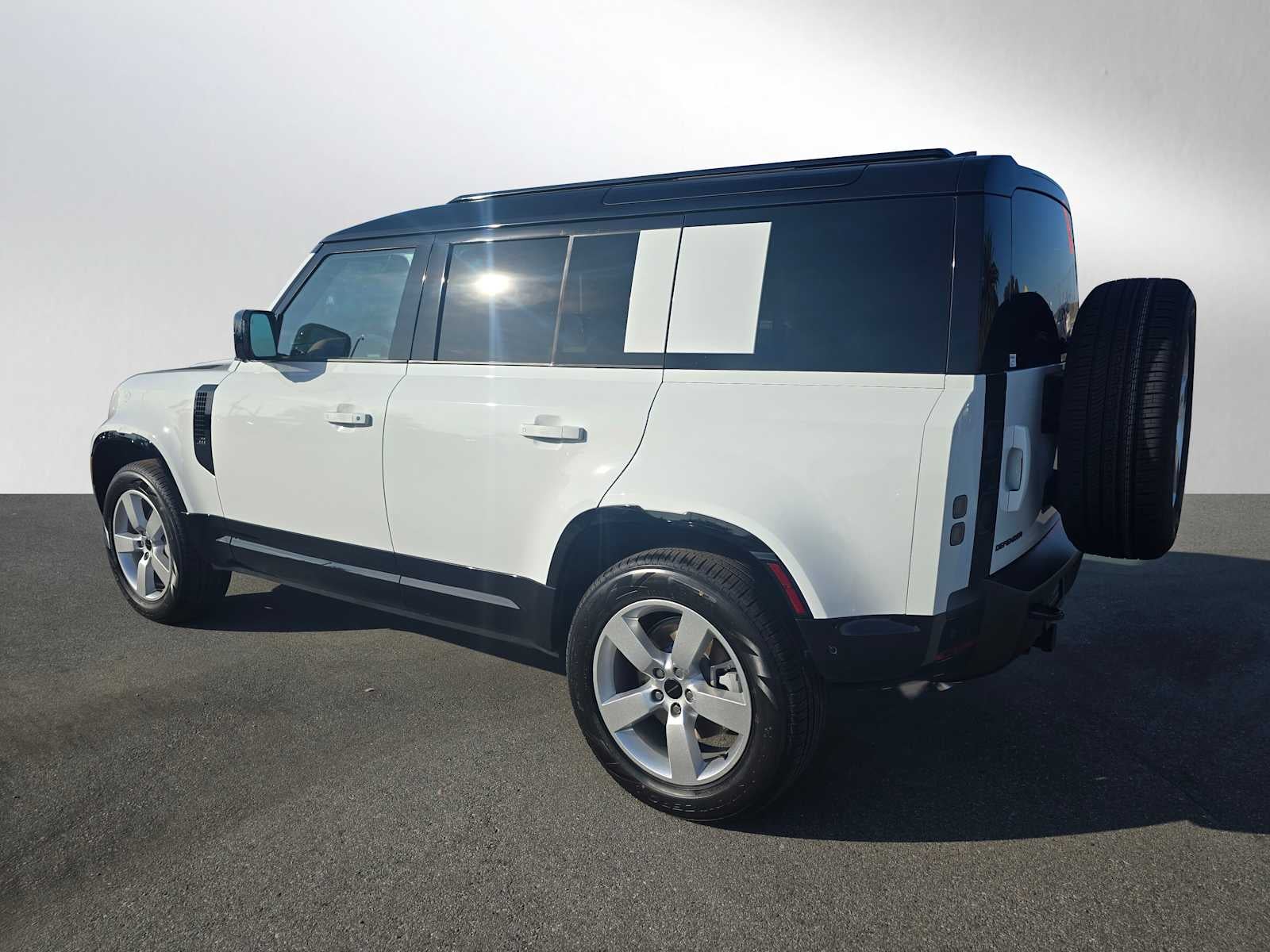 2026 Land Rover Defender X-Dynamic SE 110 P400