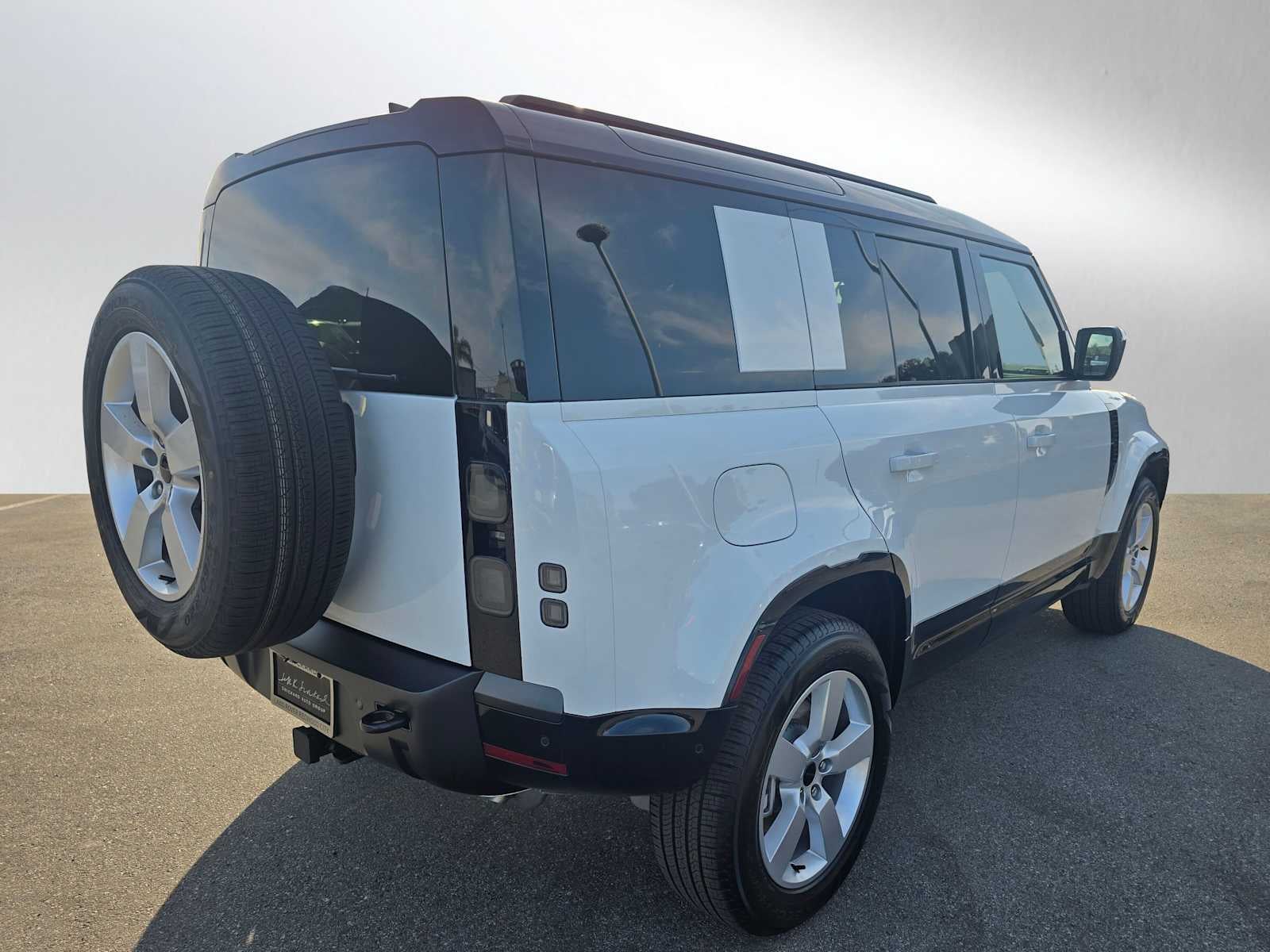 2026 Land Rover Defender X-Dynamic SE 110 P400