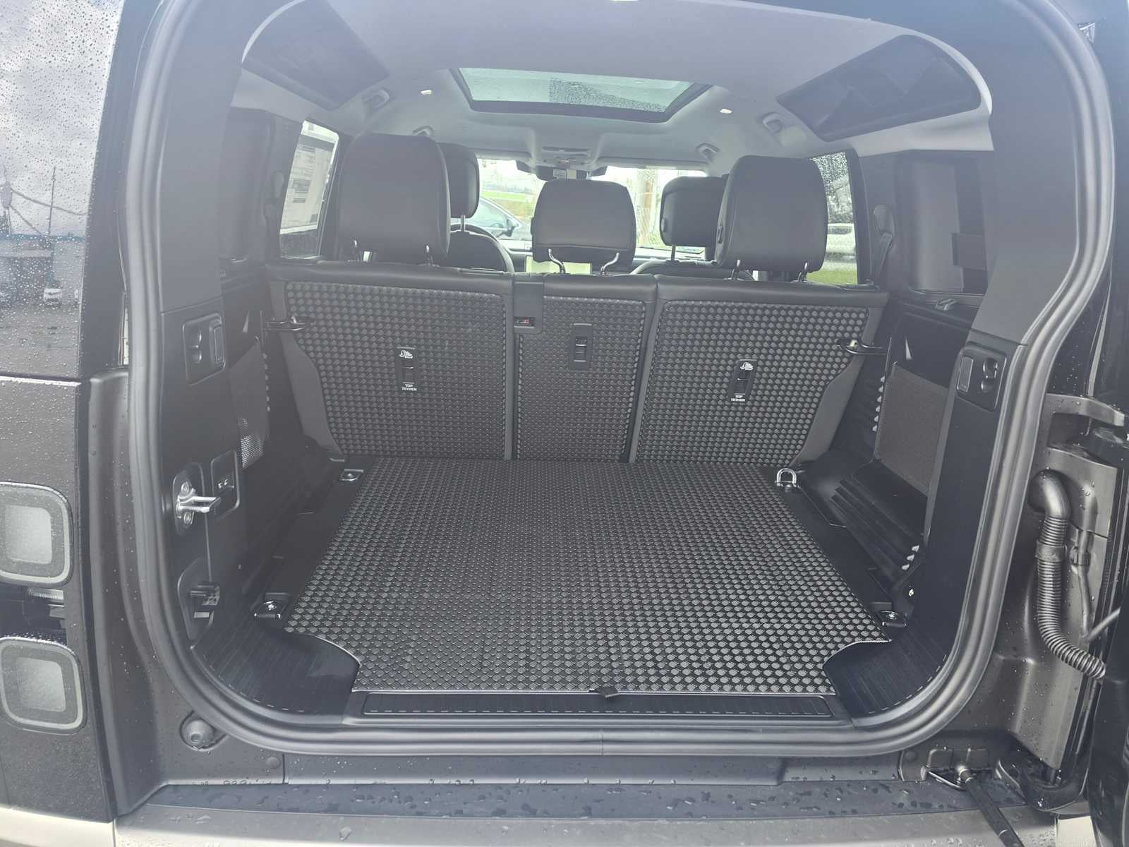 2026 Land Rover Defender S 110 P300